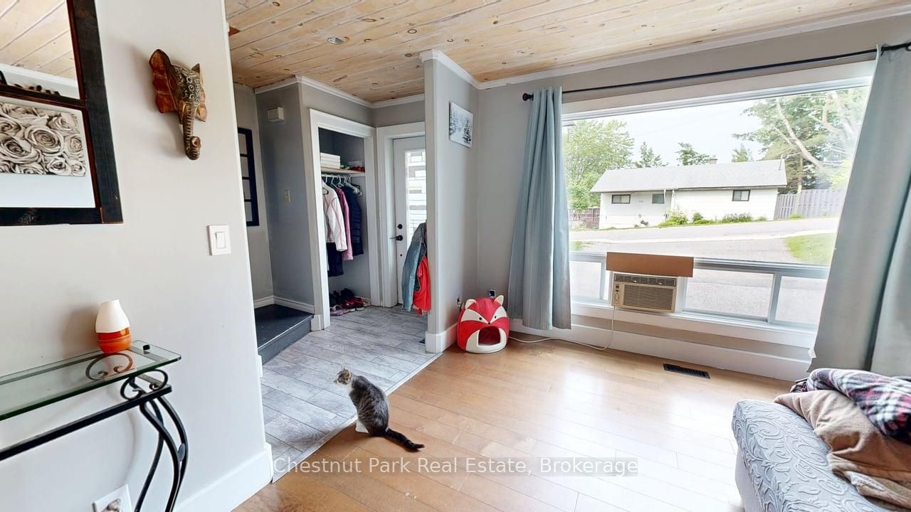 335 Wellington St N Property Photo 5