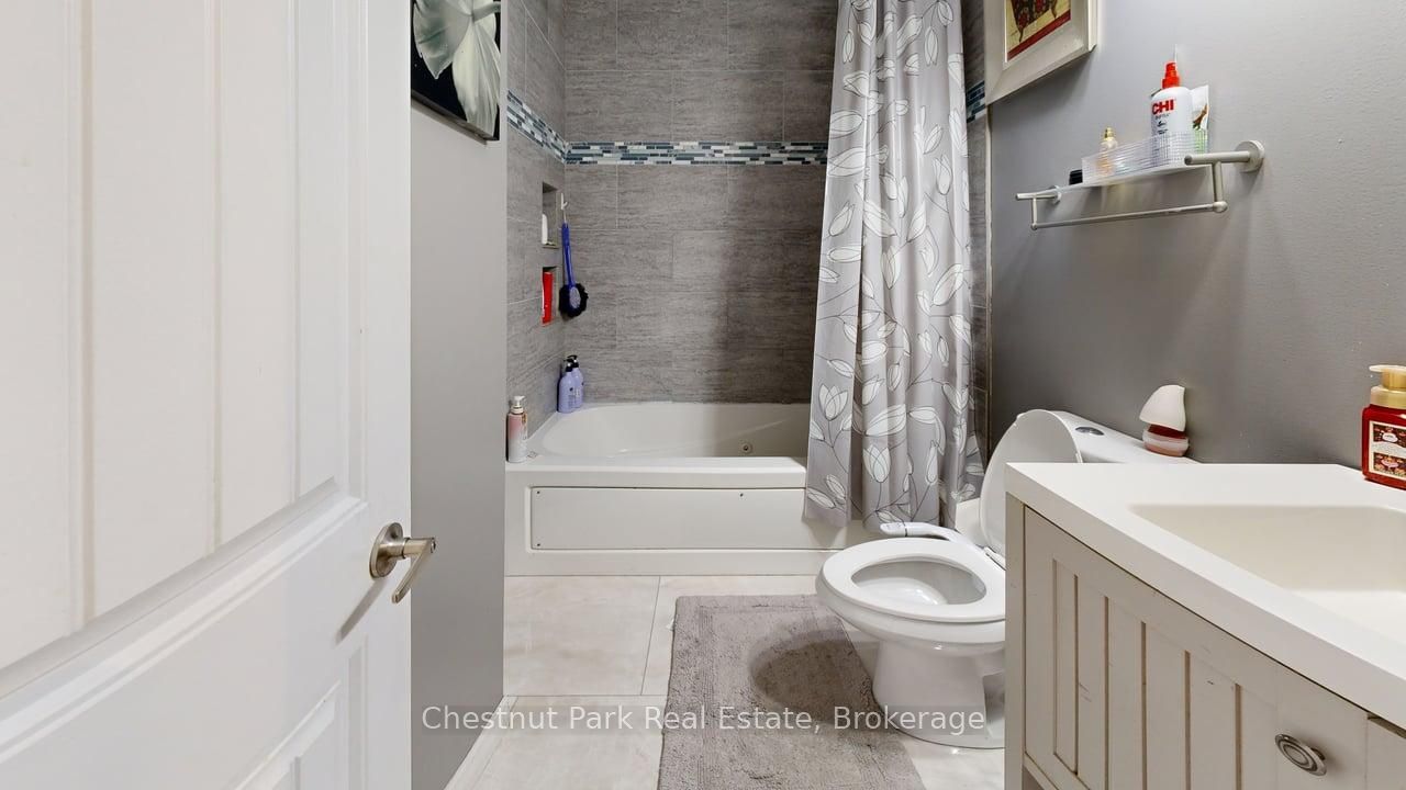 335 Wellington St N Property Photo 7