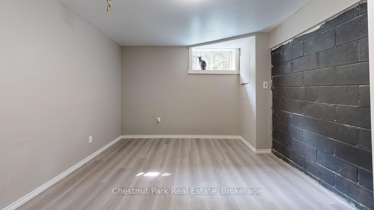 335 Wellington St N Property Photo 15