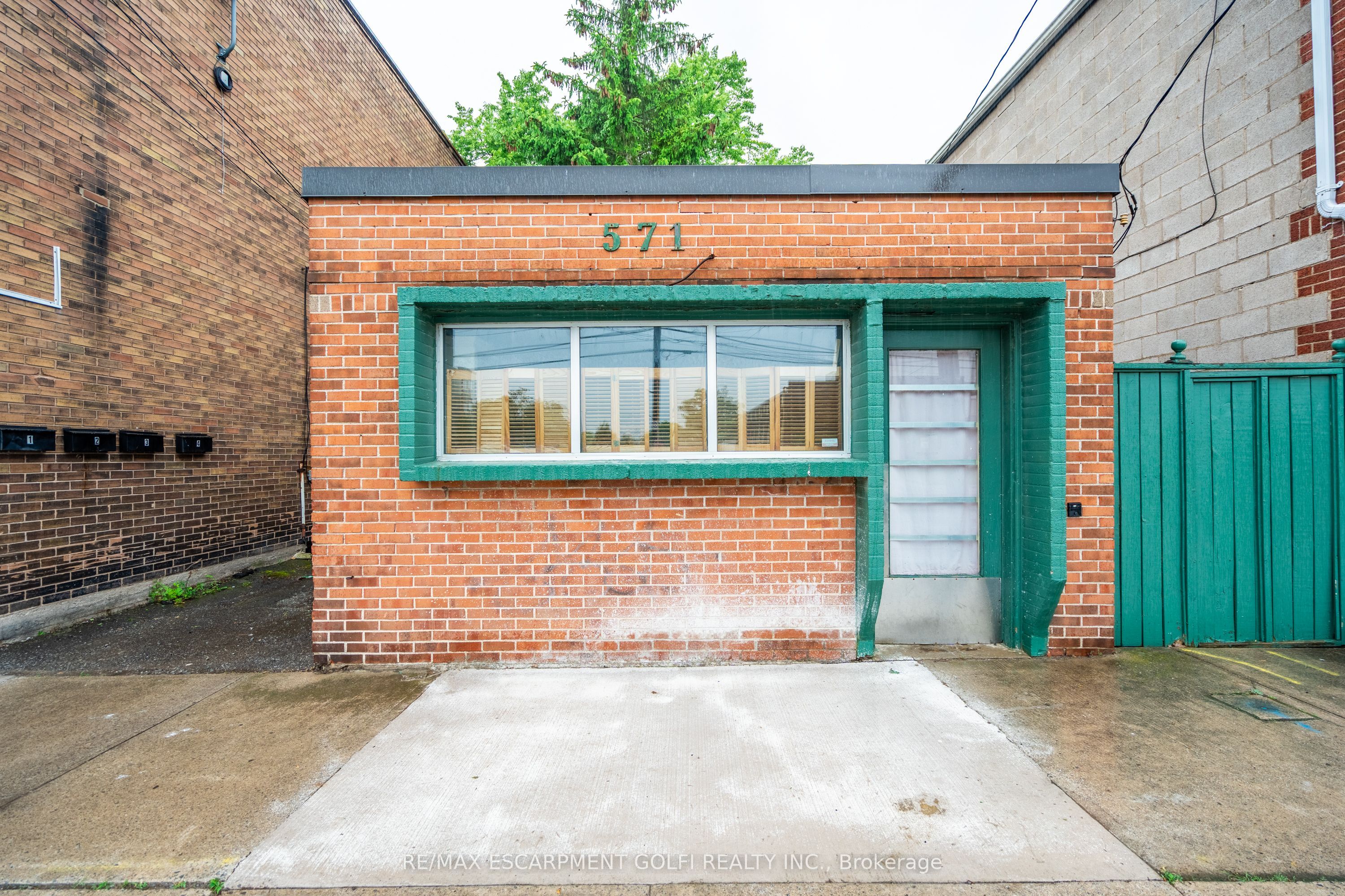 571 King Street Property Photo 1