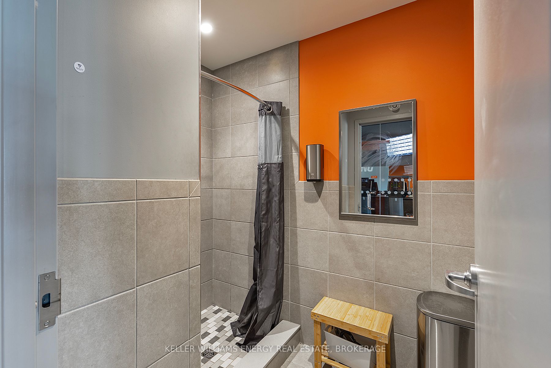 500 Gardiners Road 6b Property Photo 30