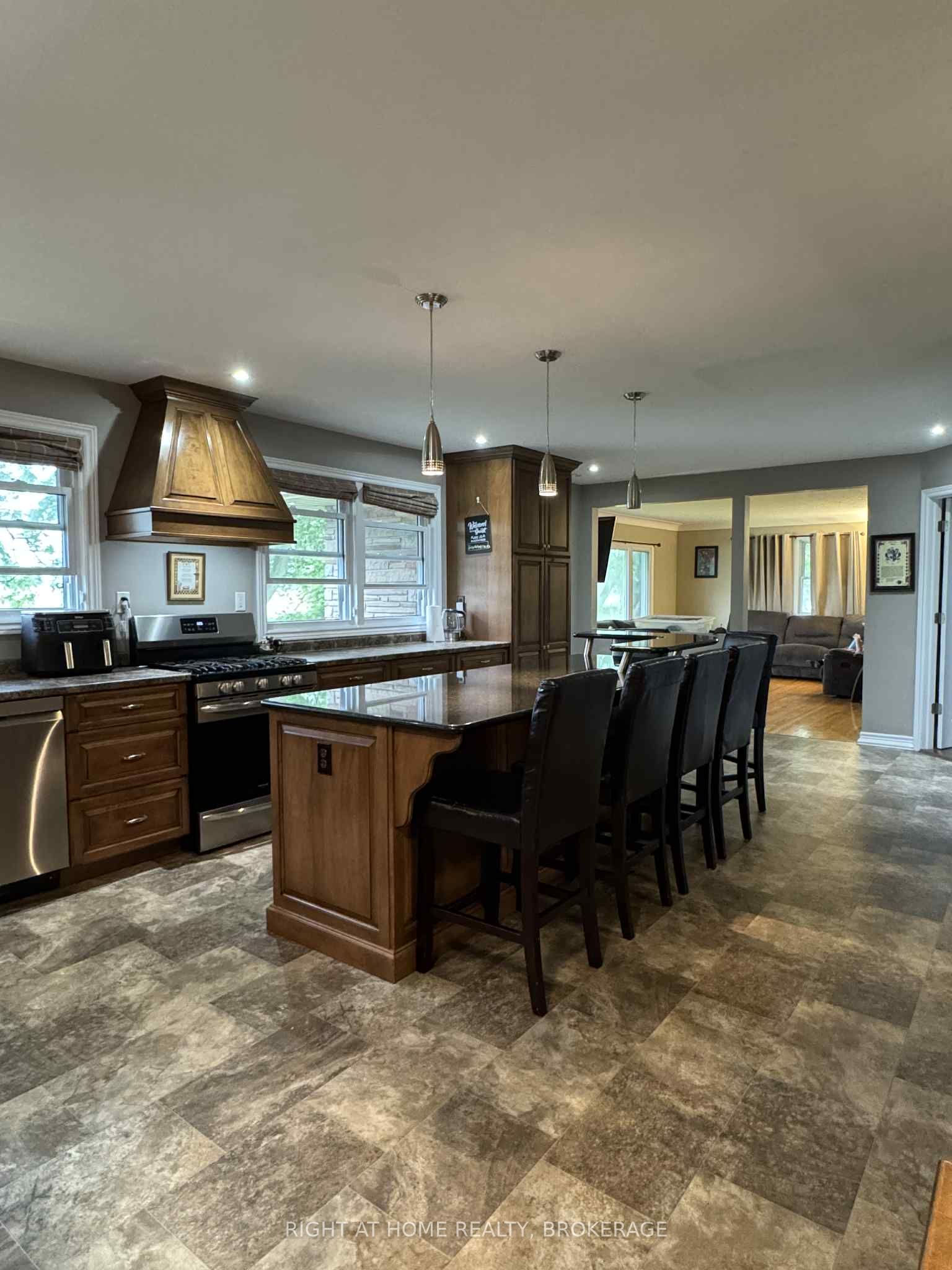 11191 Lakeshore Road Property Photo 8