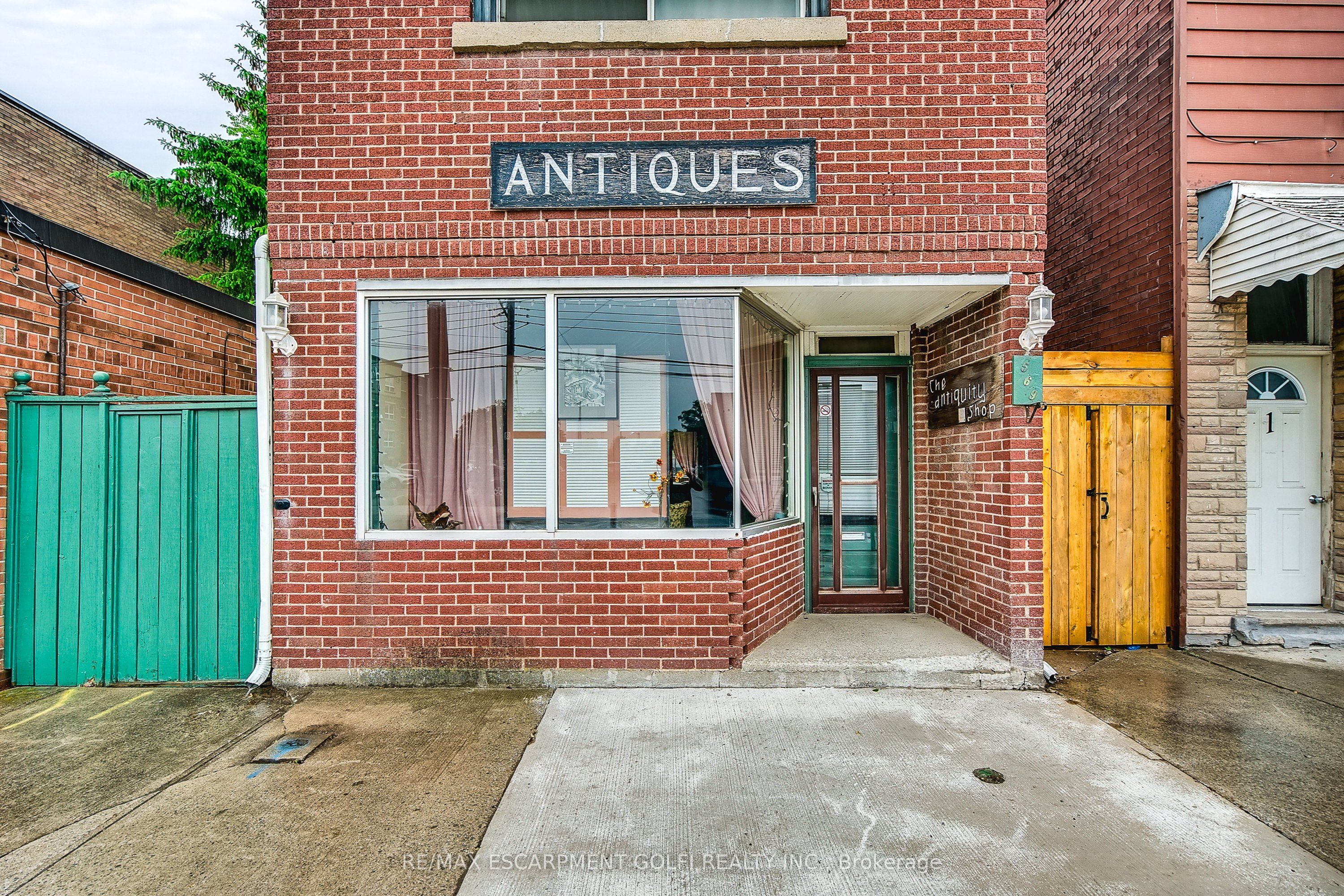 569 King Street Property Photo 2