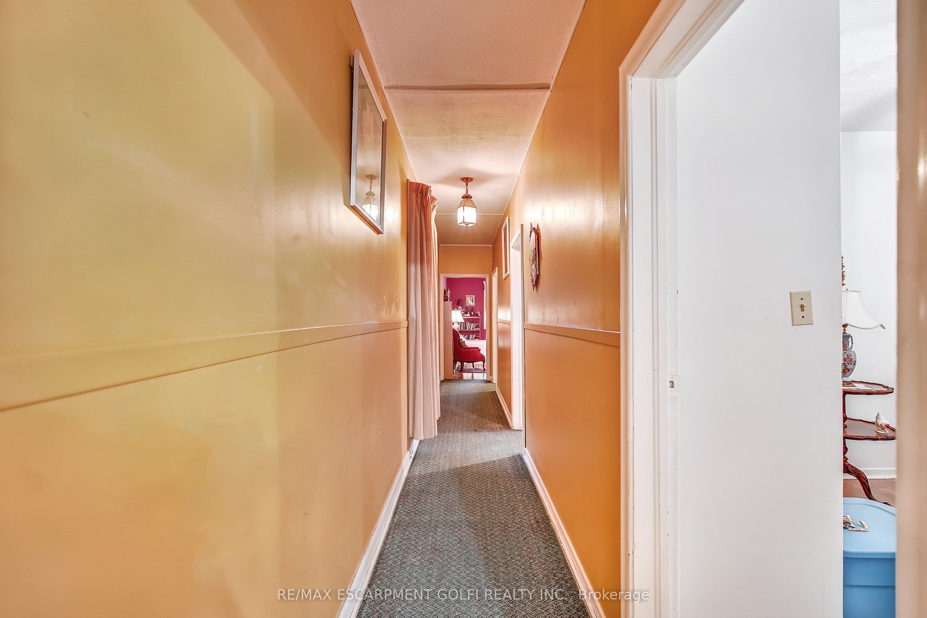 569 King Street Property Photo 16