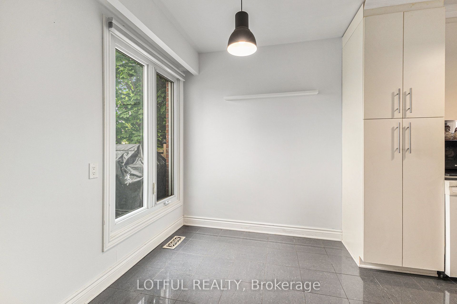 1134 Alenmede Crescent Property Photo 9