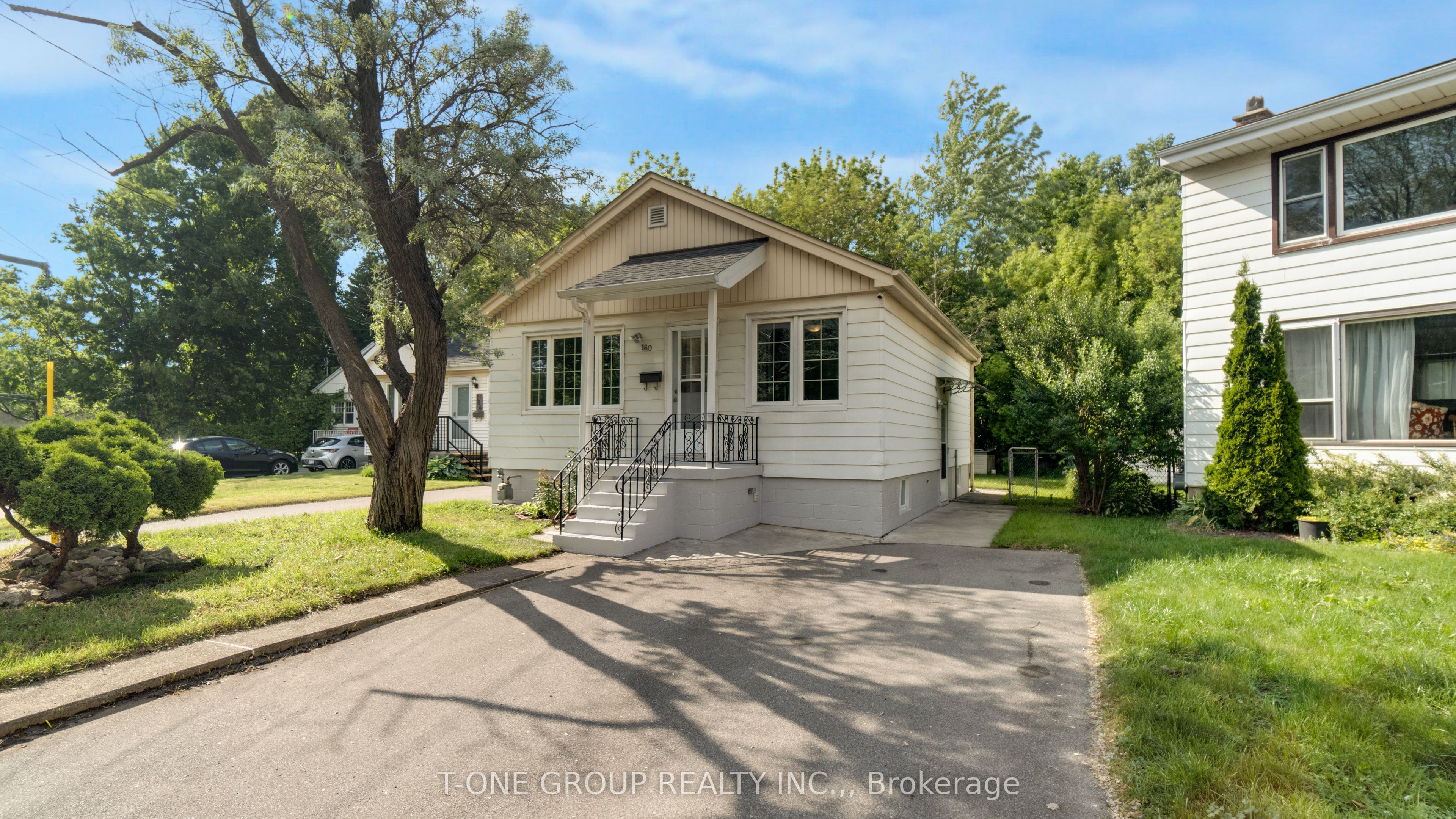 160 Whitney Ave Property Photo 1
