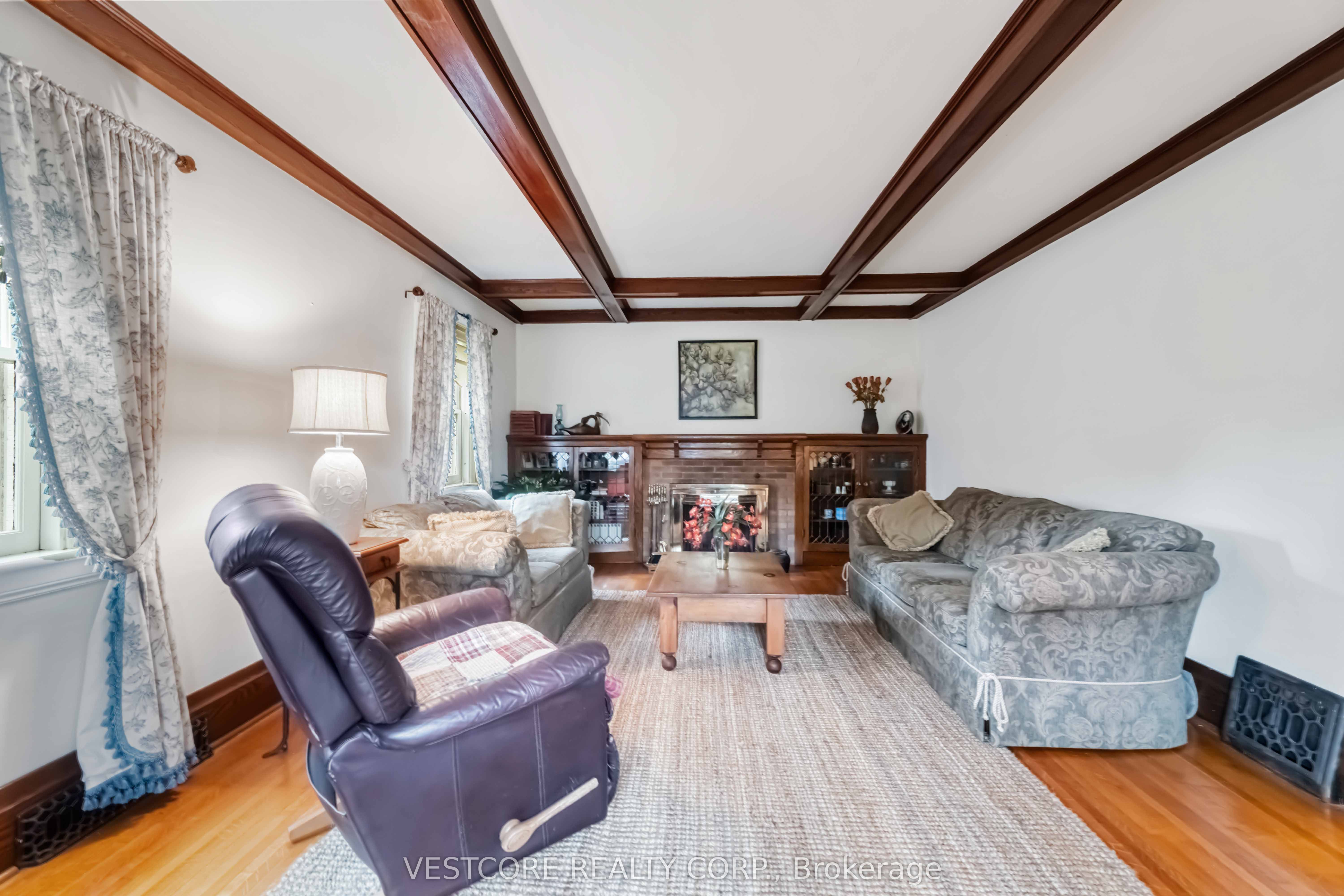 99 E Main Street E Property Photo 7