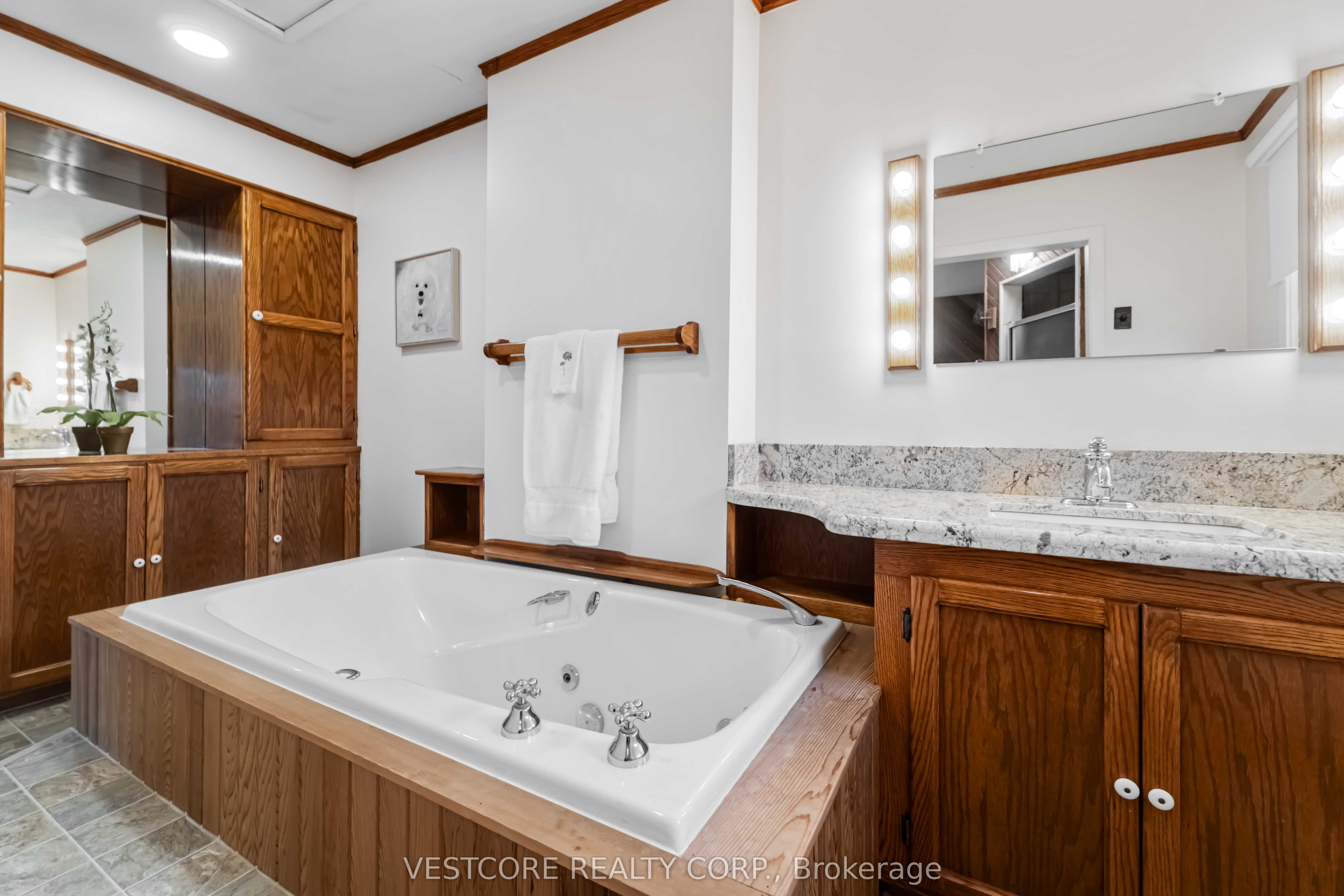 99 E Main Street E Property Photo 18