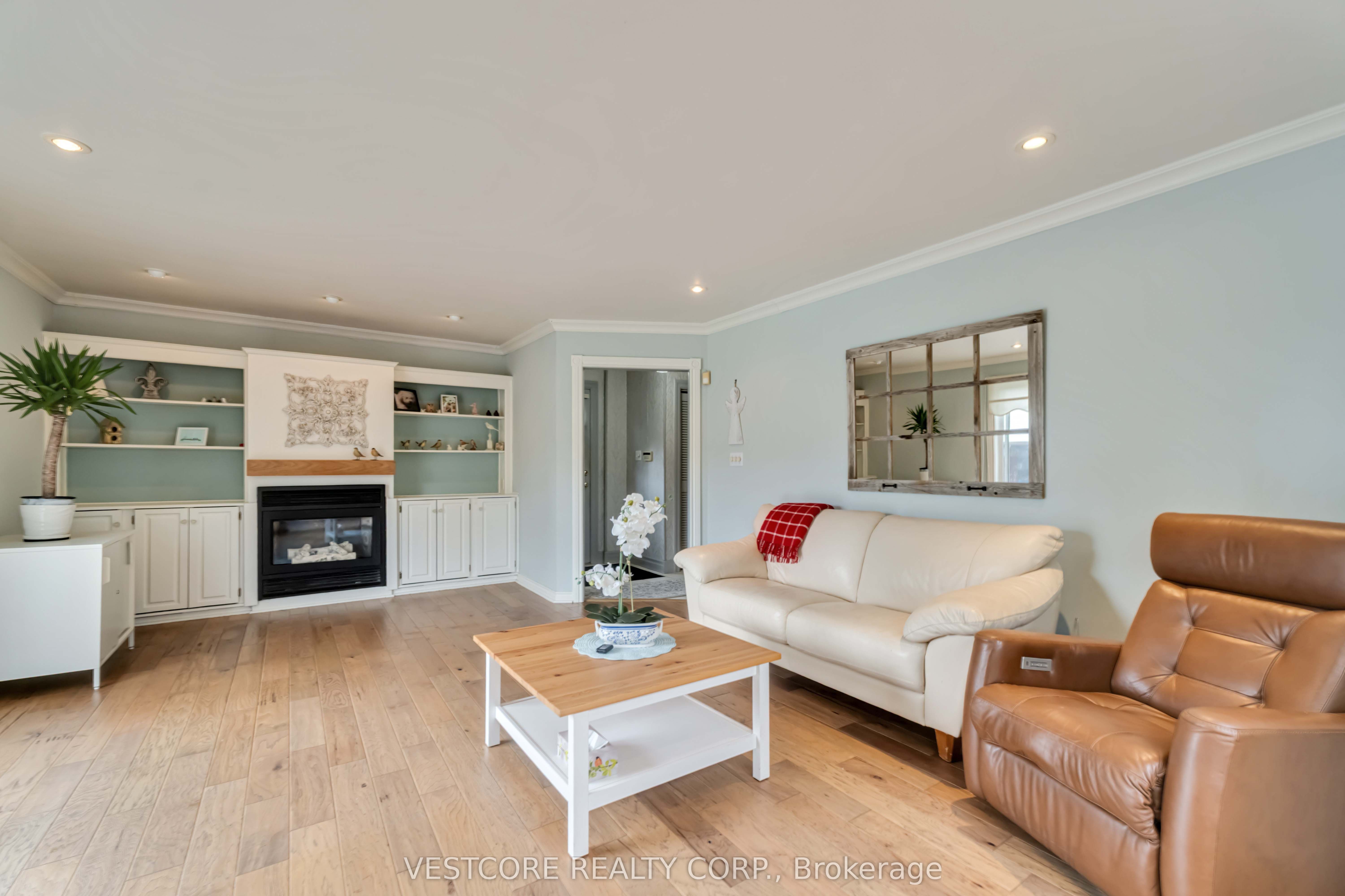 99 E Main Street E Property Photo 20