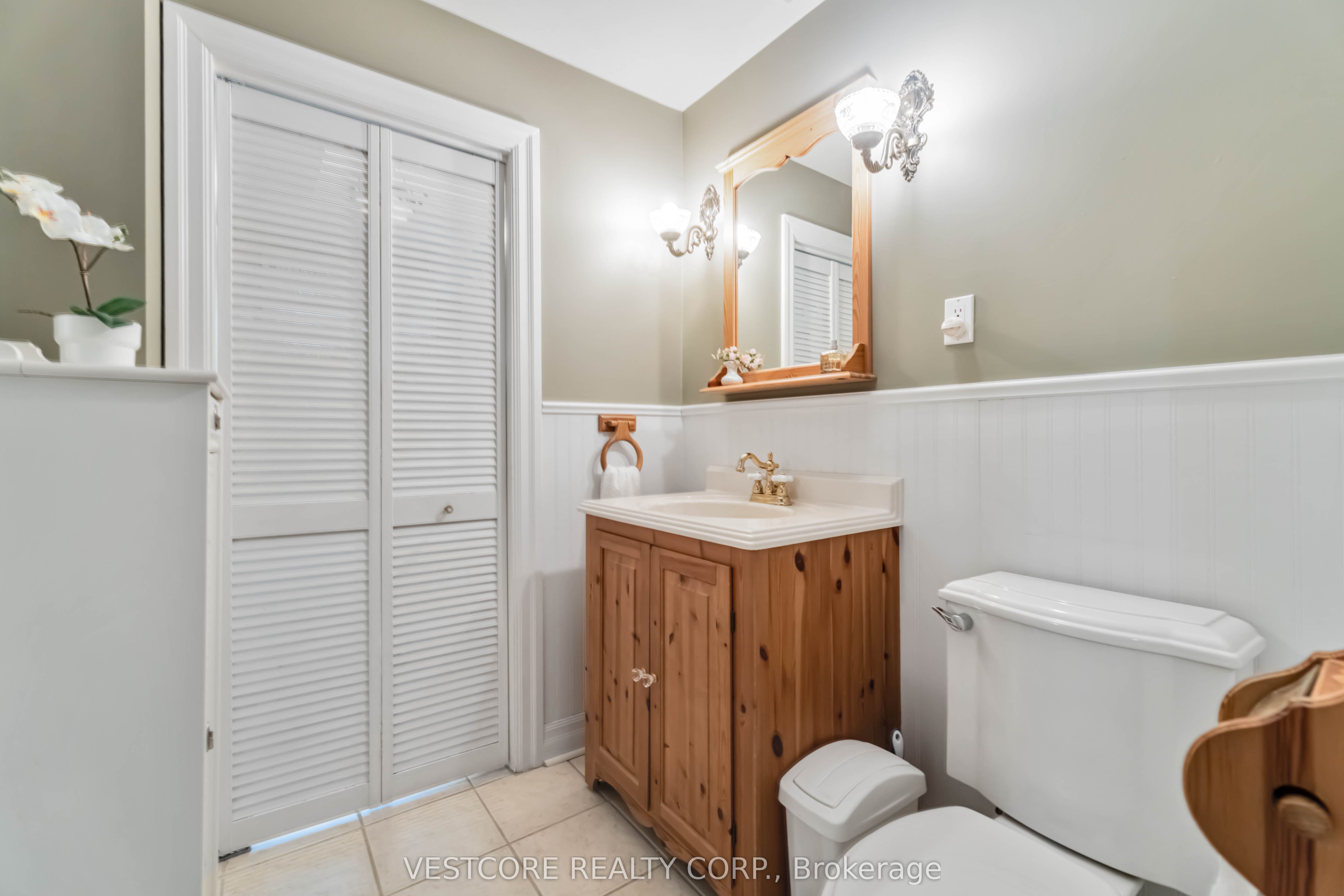 99 E Main Street E Property Photo 22