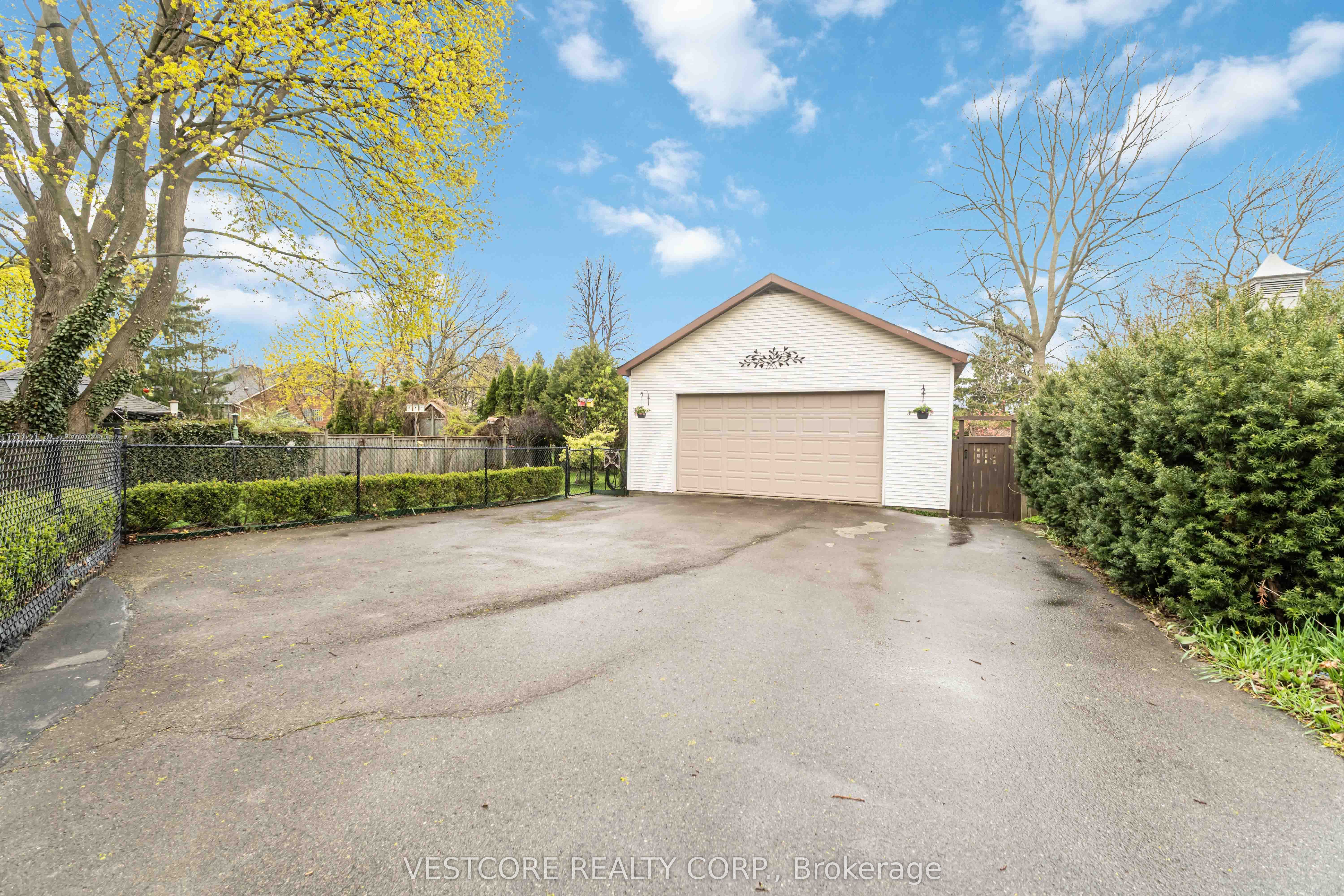 99 E Main Street E Property Photo 23