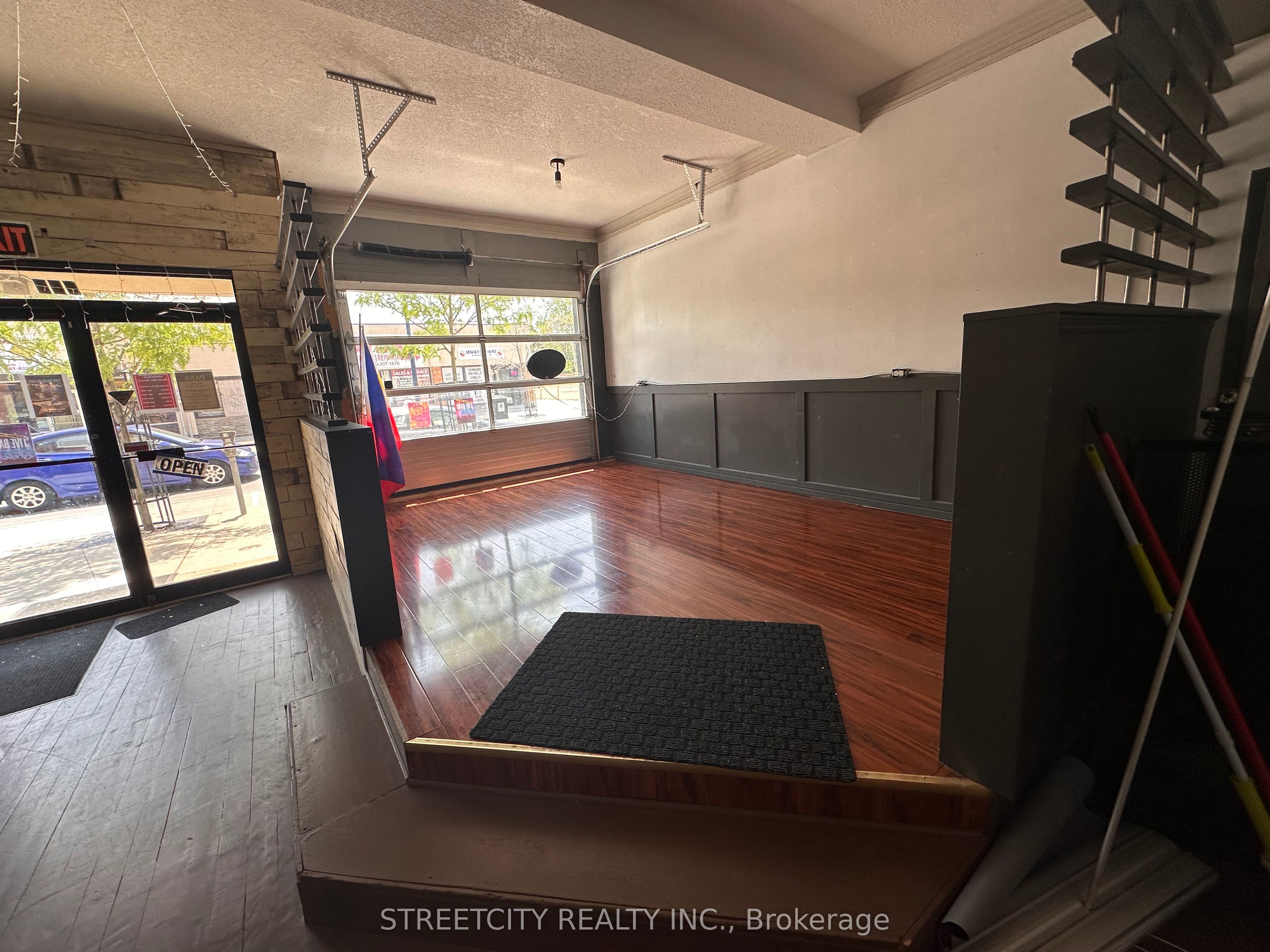 784 Dundas Street Property Photo 3