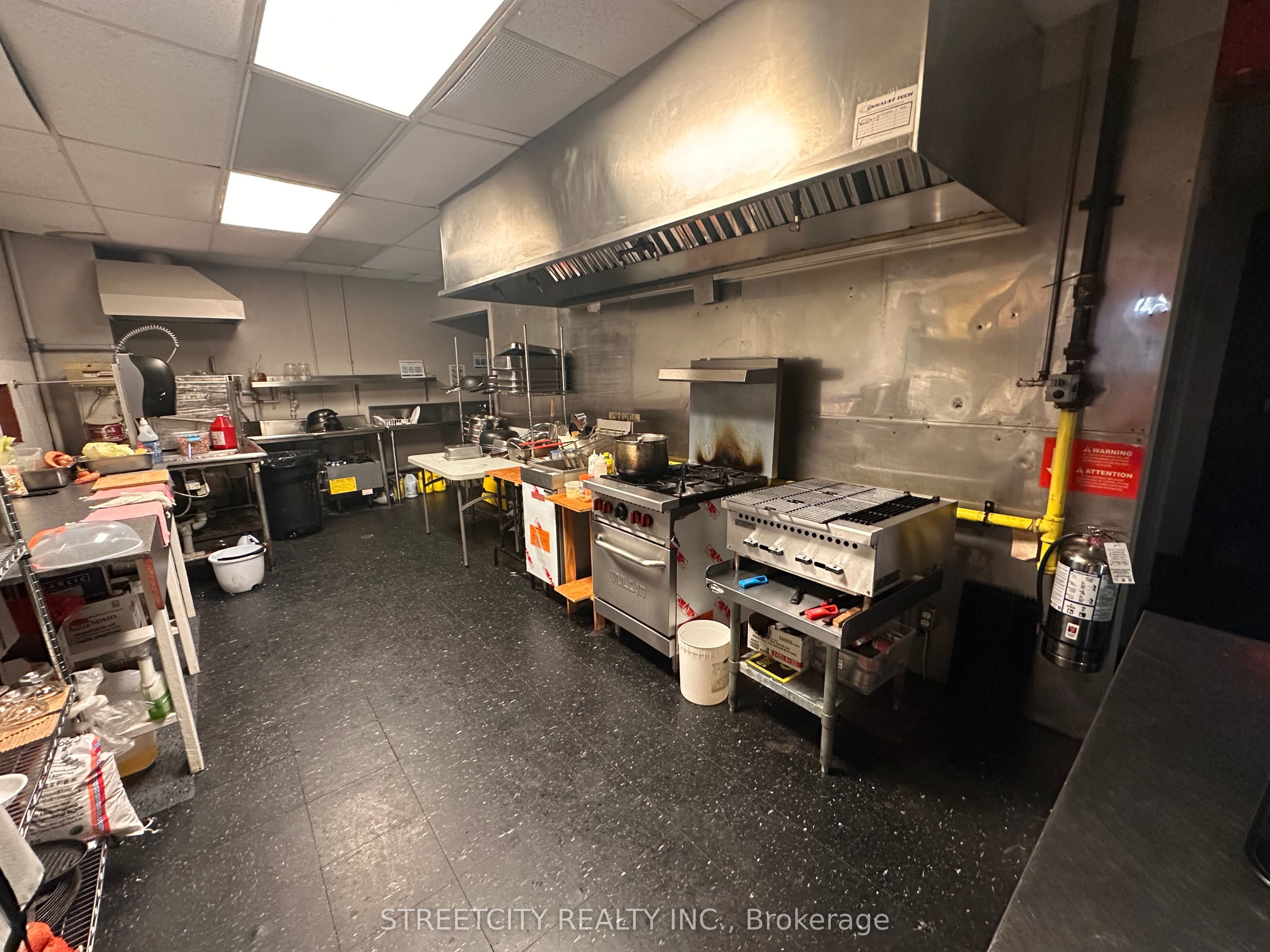 784 Dundas Street Property Photo 8