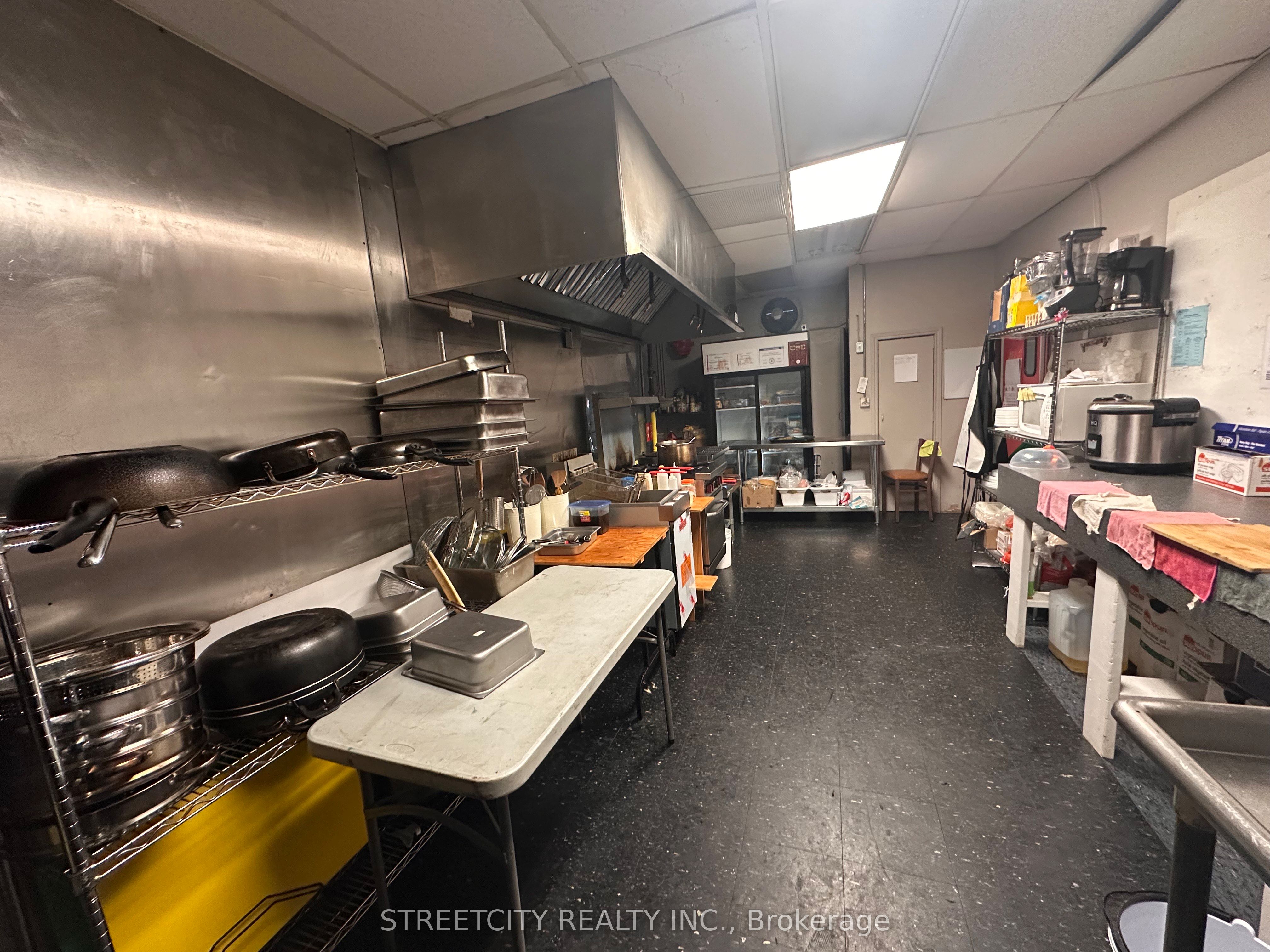 784 Dundas Street Property Photo 9