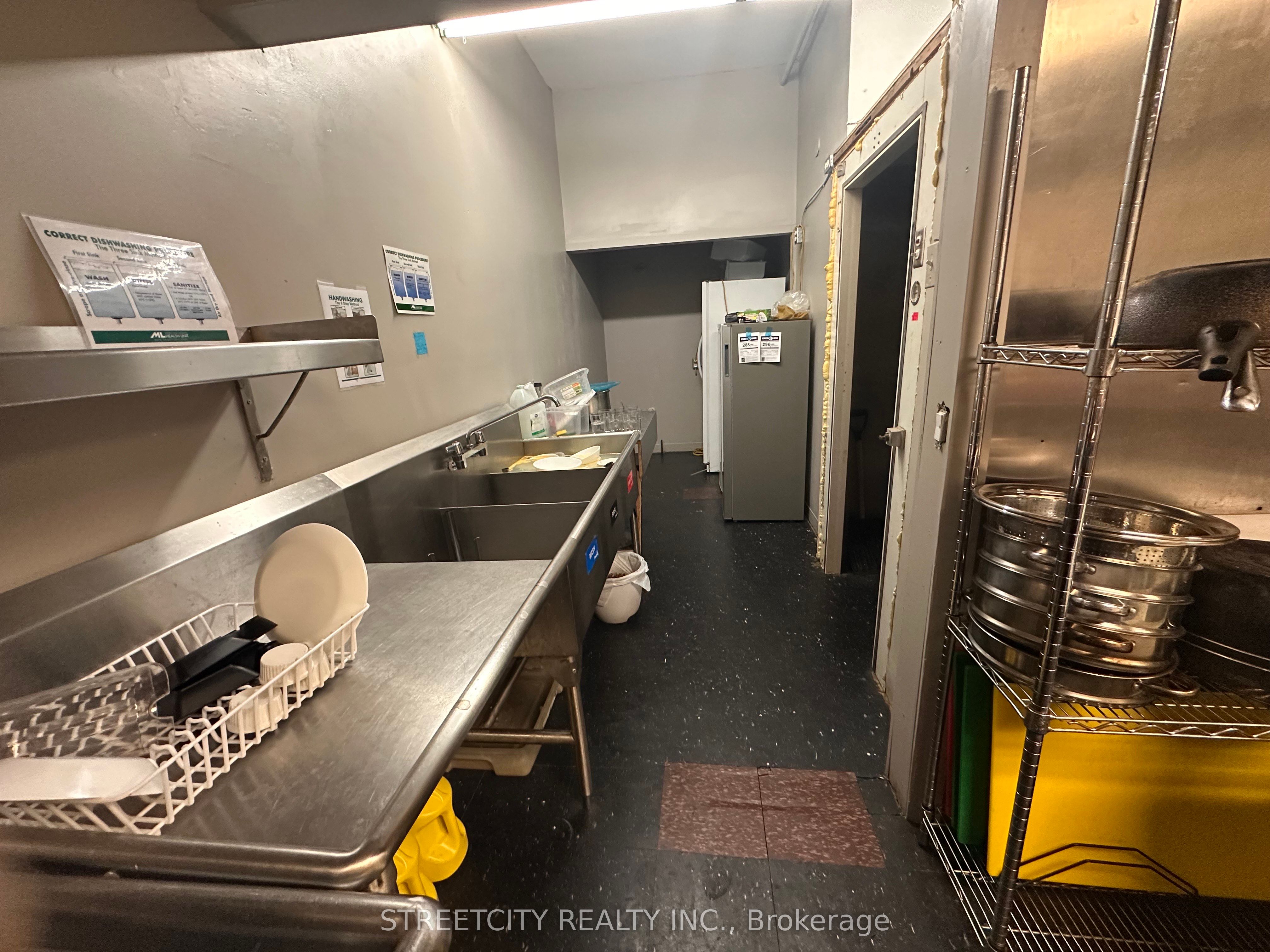 784 Dundas Street Property Photo 10