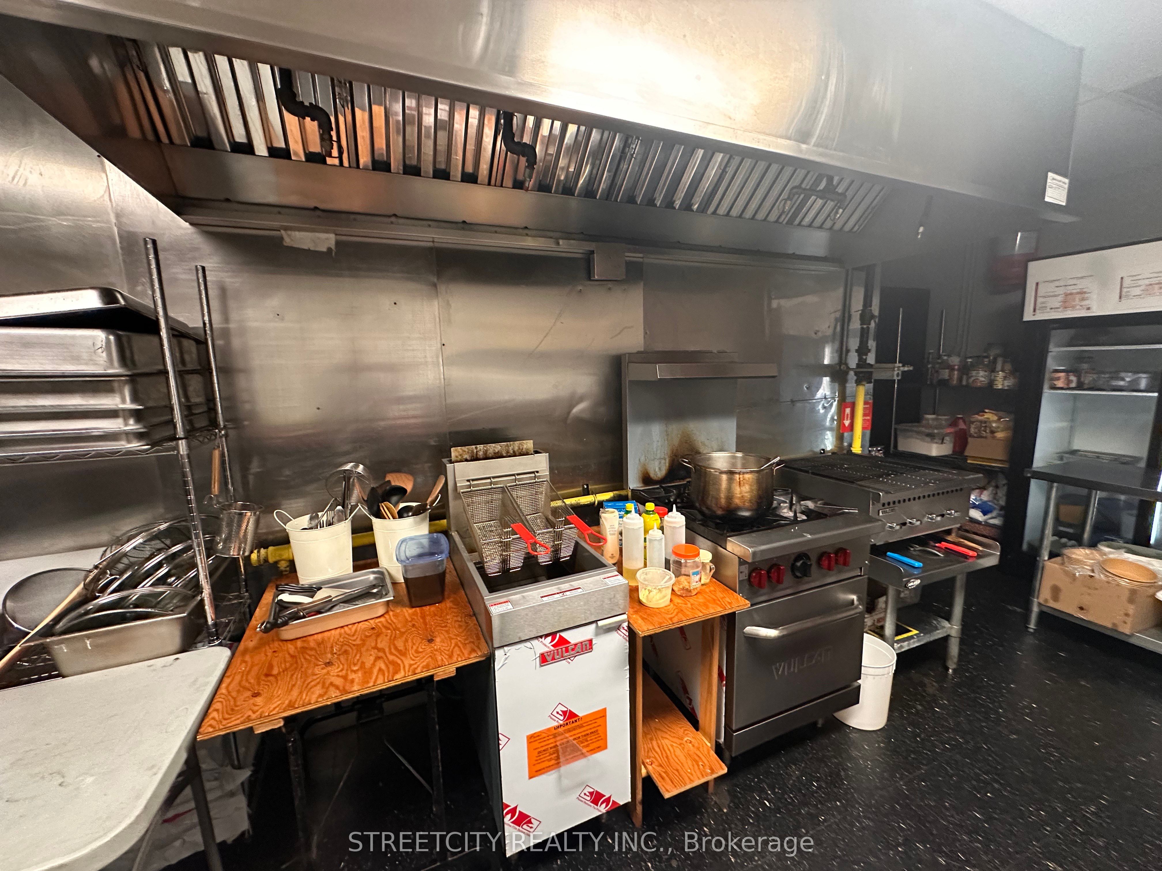 784 Dundas Street Property Photo 11