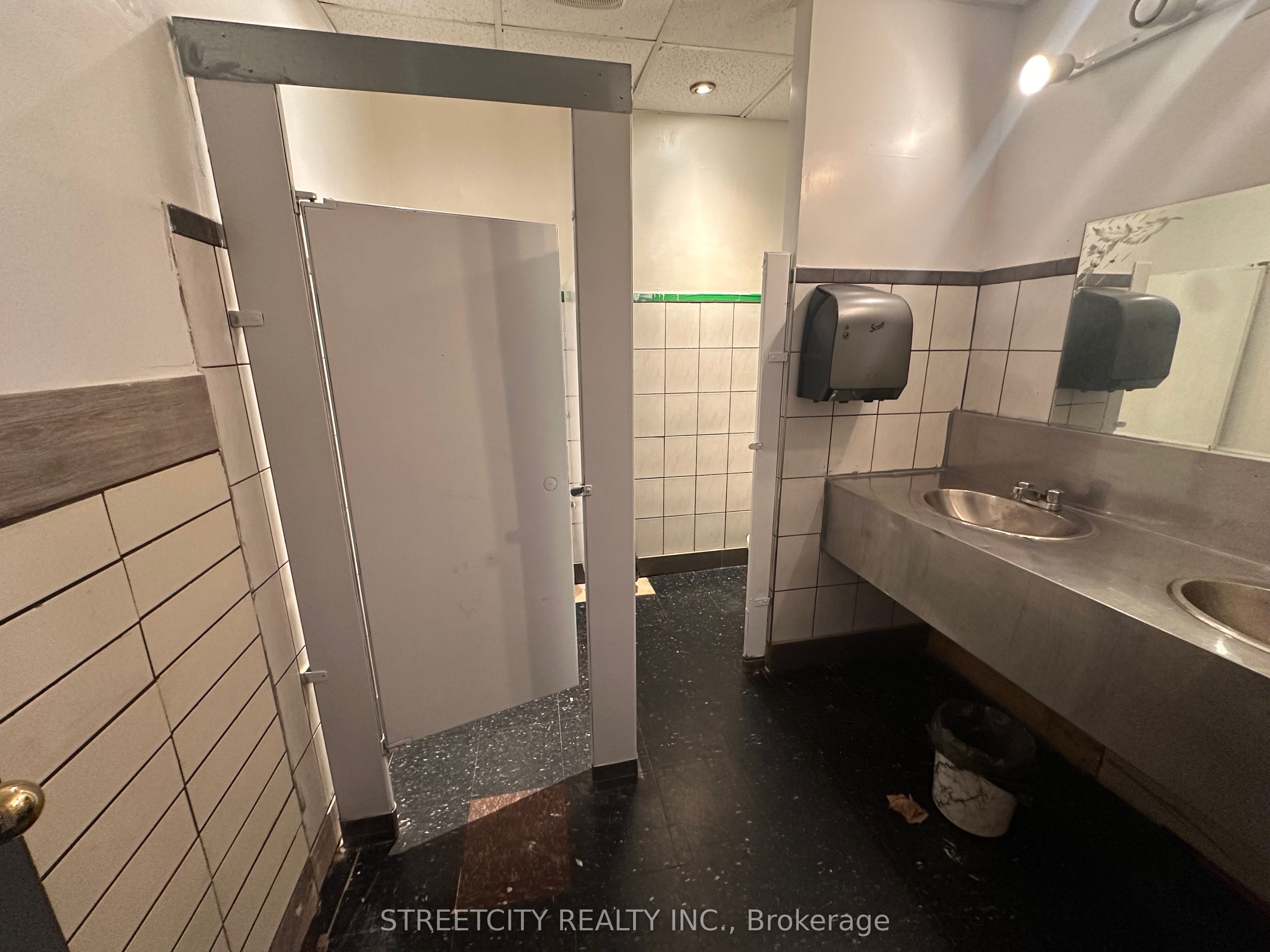 784 Dundas Street Property Photo 13