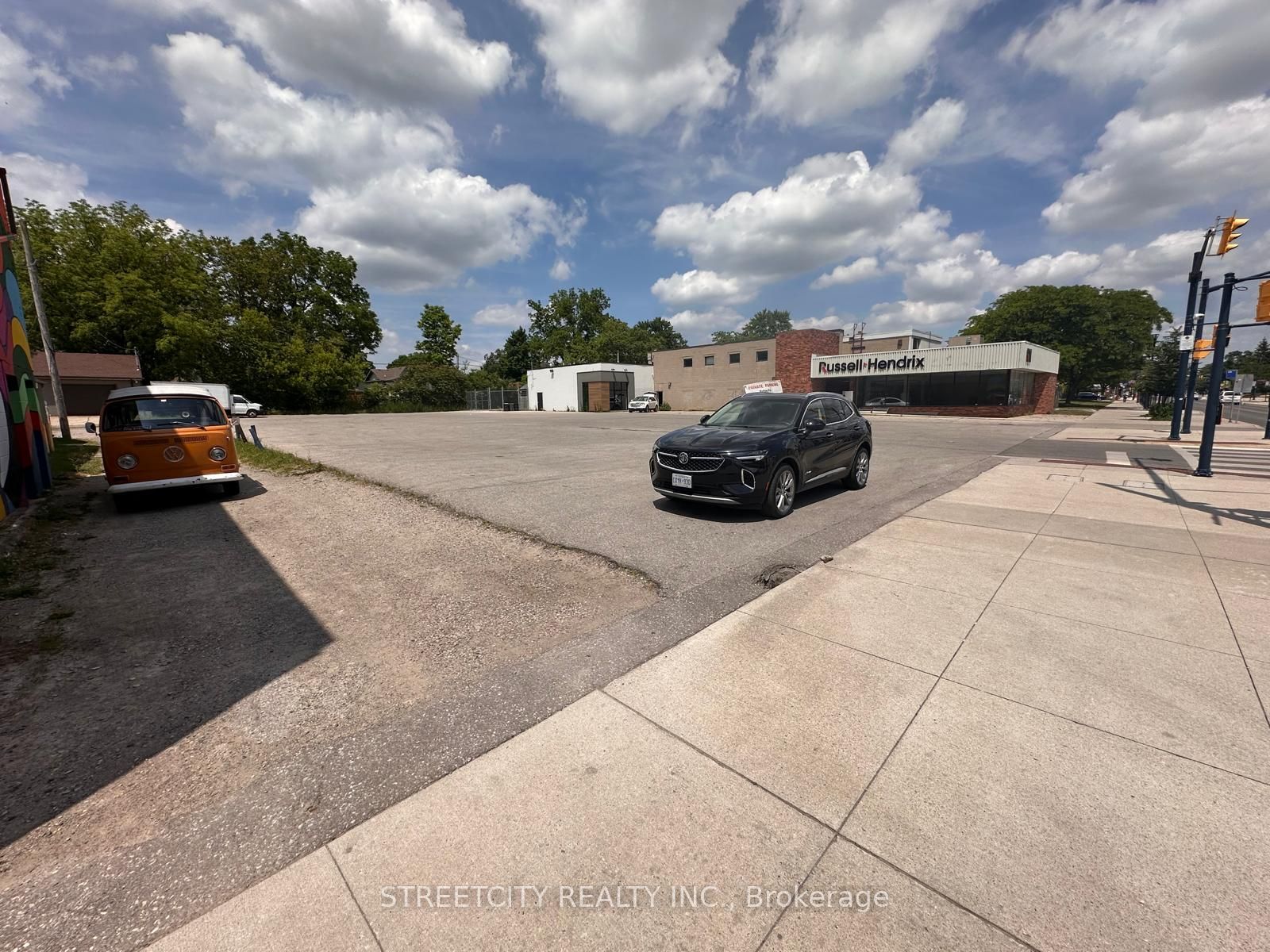 784 Dundas Street Property Photo 17