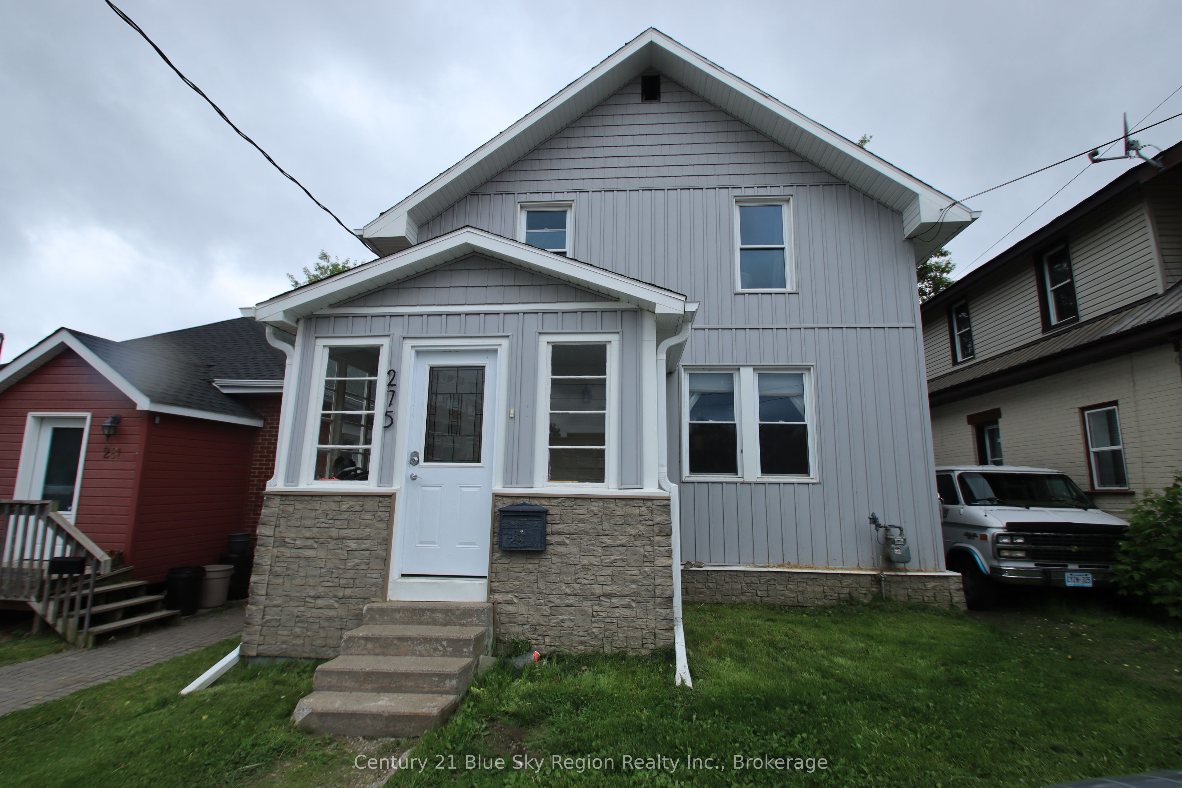 275 Fifth Avenue E Property Photo 1