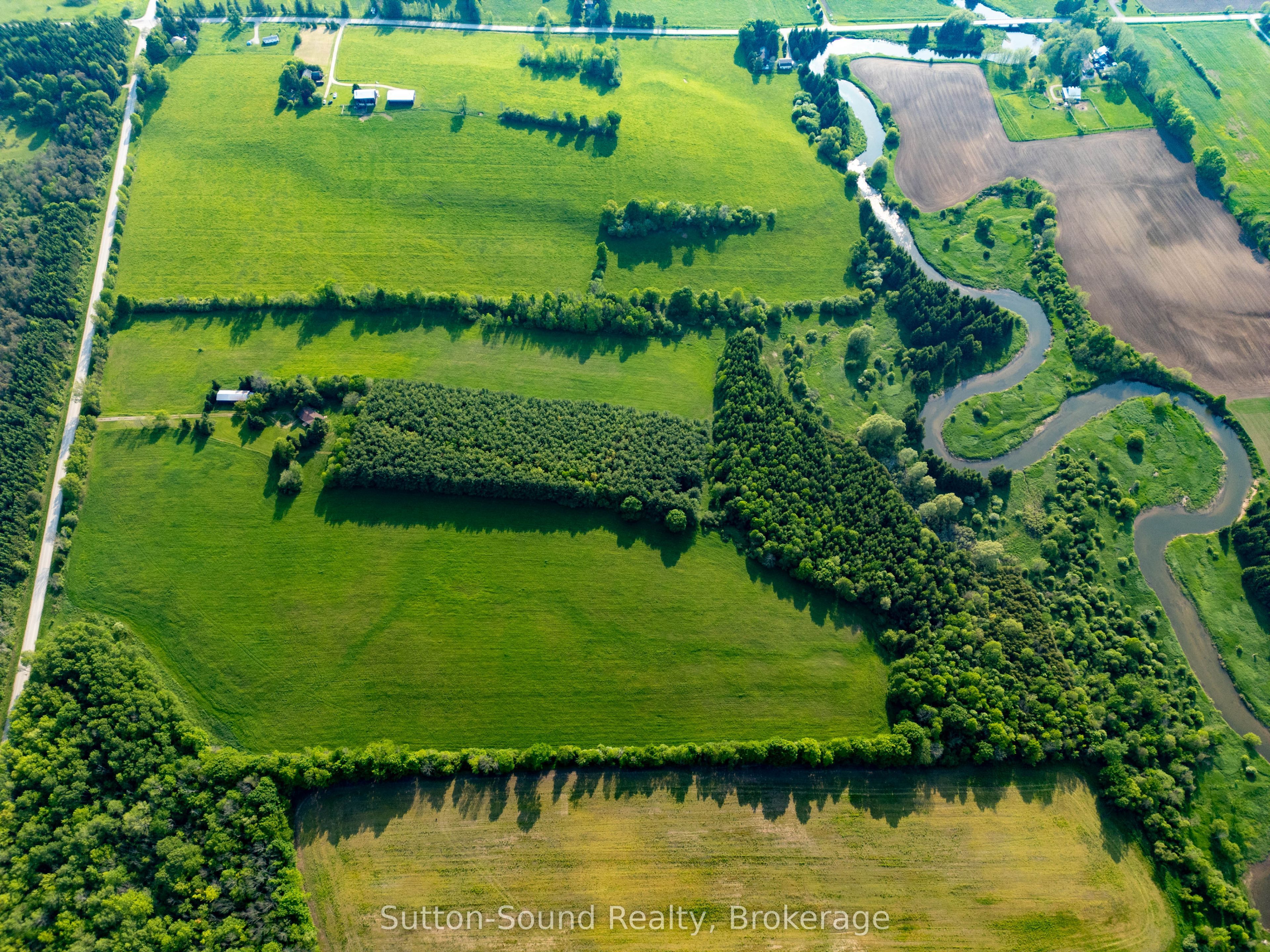 105331 10 Sideroad Property Photo 1