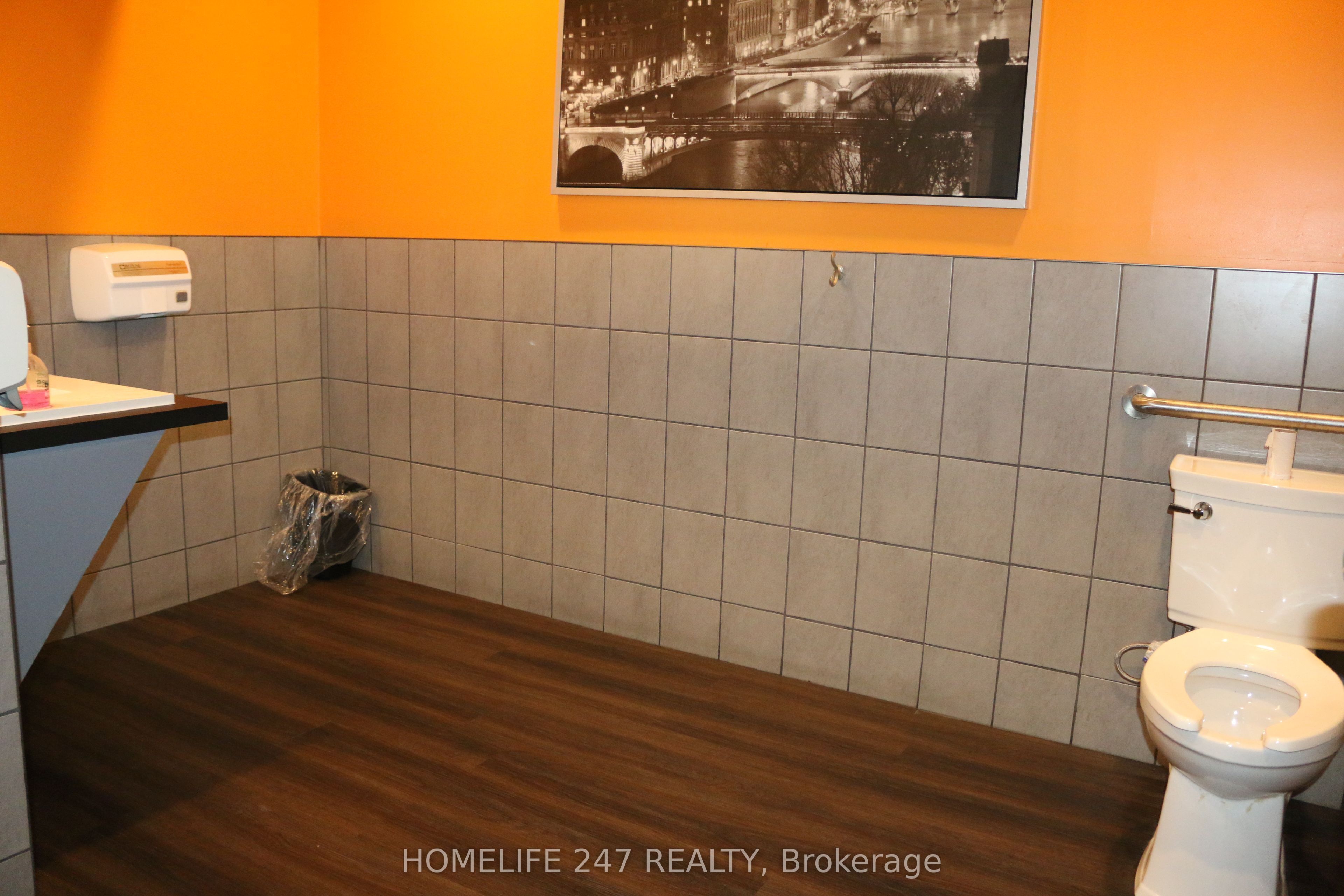 1118 King Street E Property Photo 17