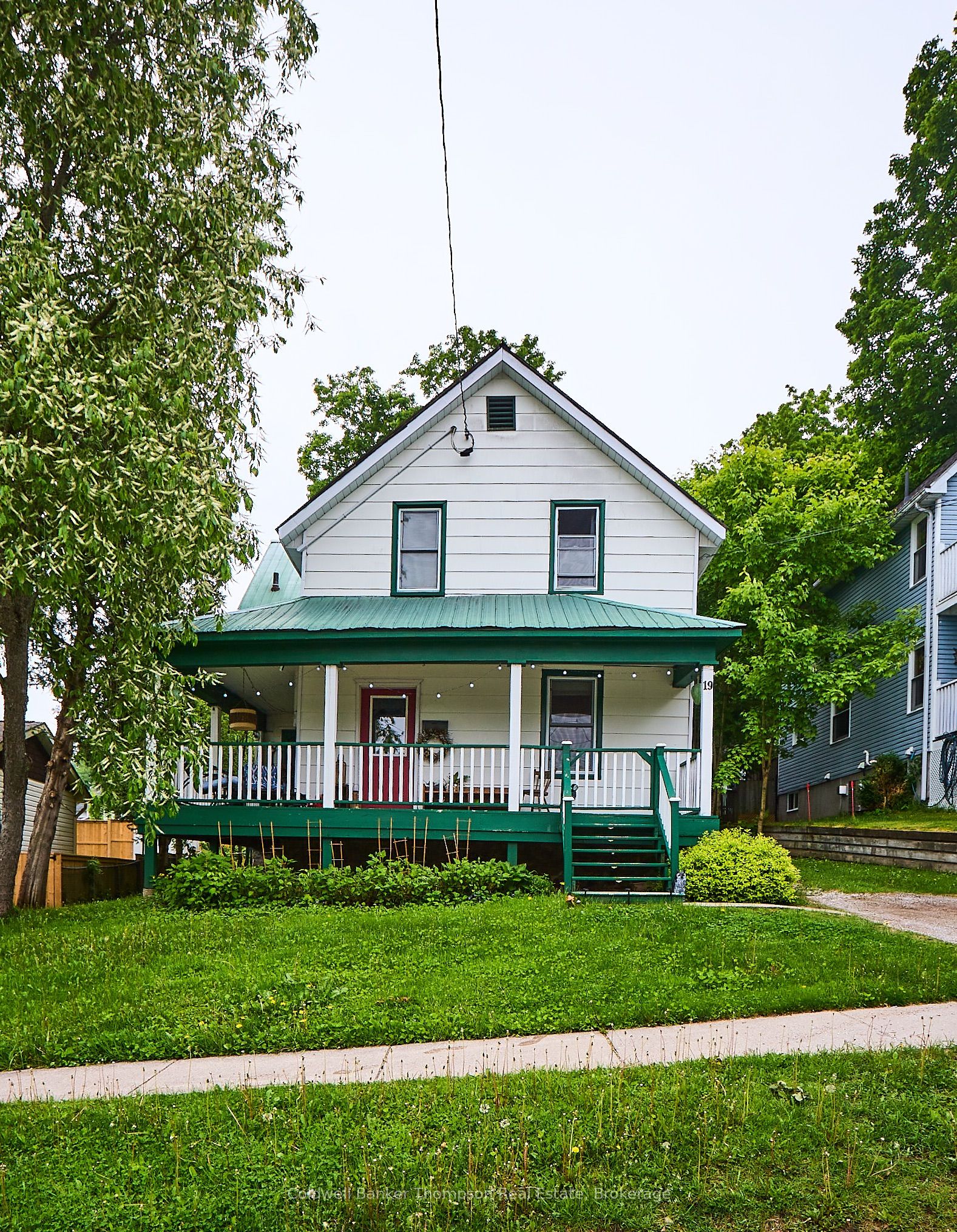 19 Florence St E Property Photo 1