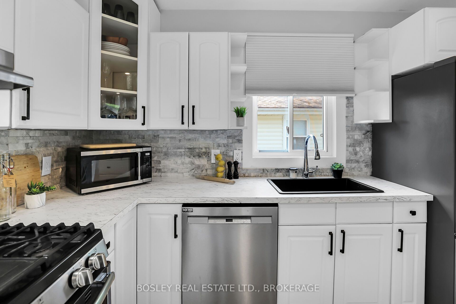 380 Lakewood Avenue Property Photo 18