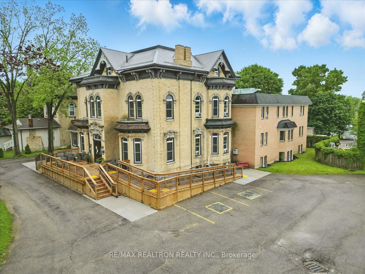480 Main Street W Property Photo 2