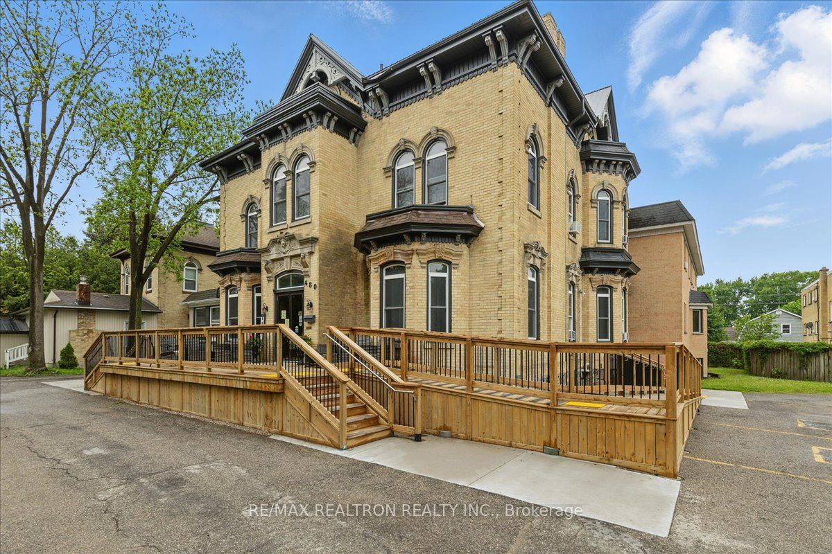 480 Main Street W Property Photo 6