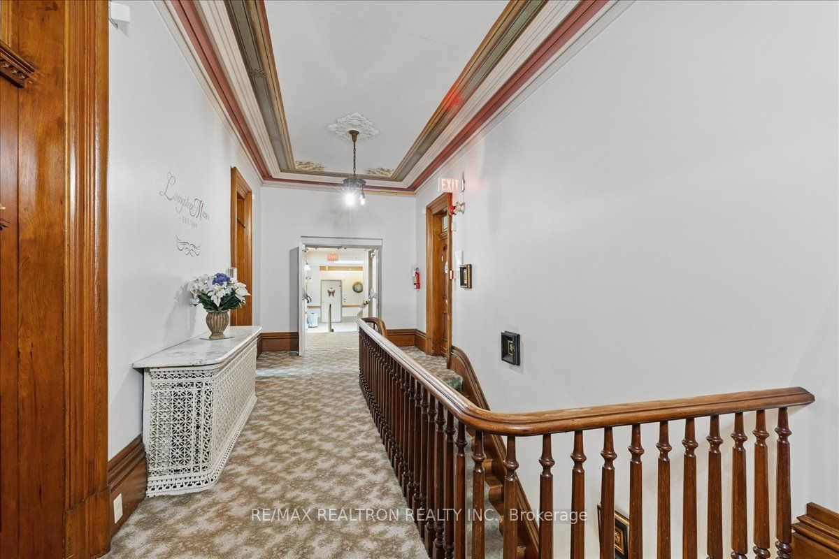 480 Main Street W Property Photo 11