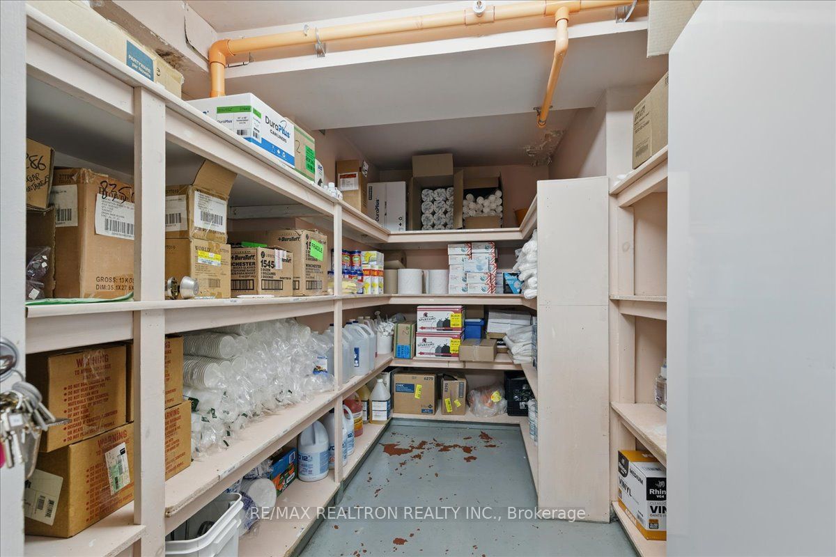 480 Main Street W Property Photo 19