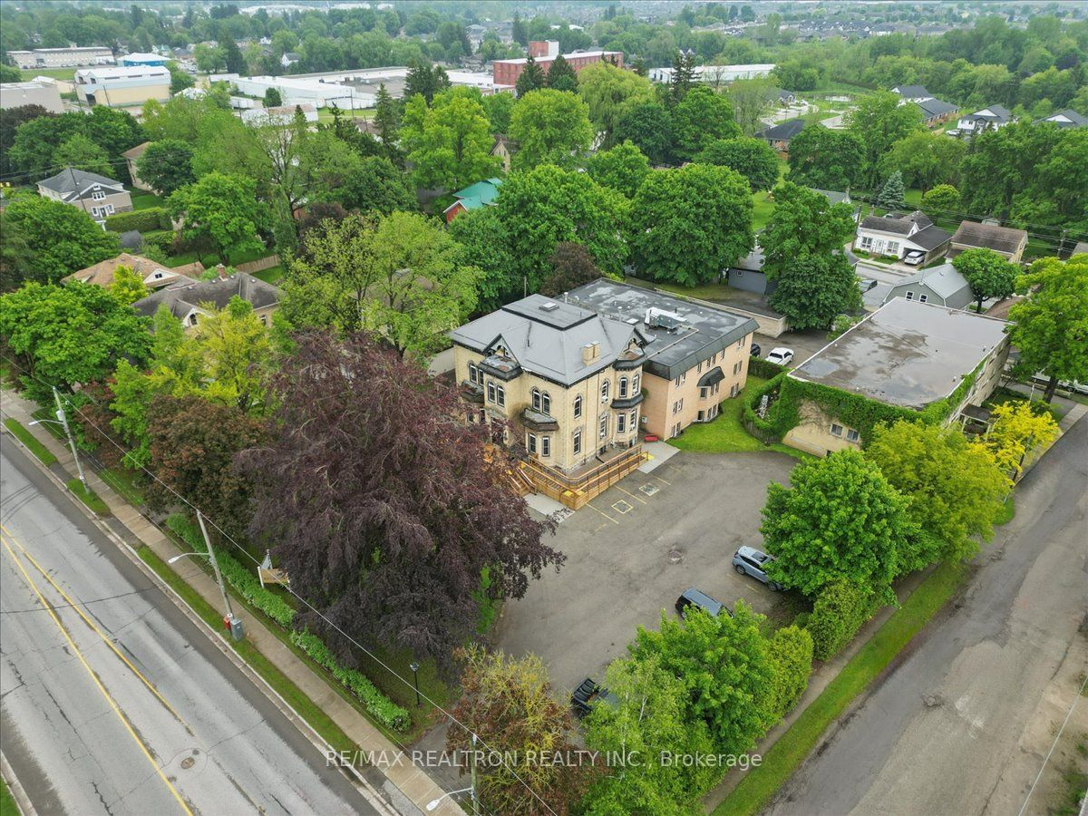 480 Main Street W Property Photo 24