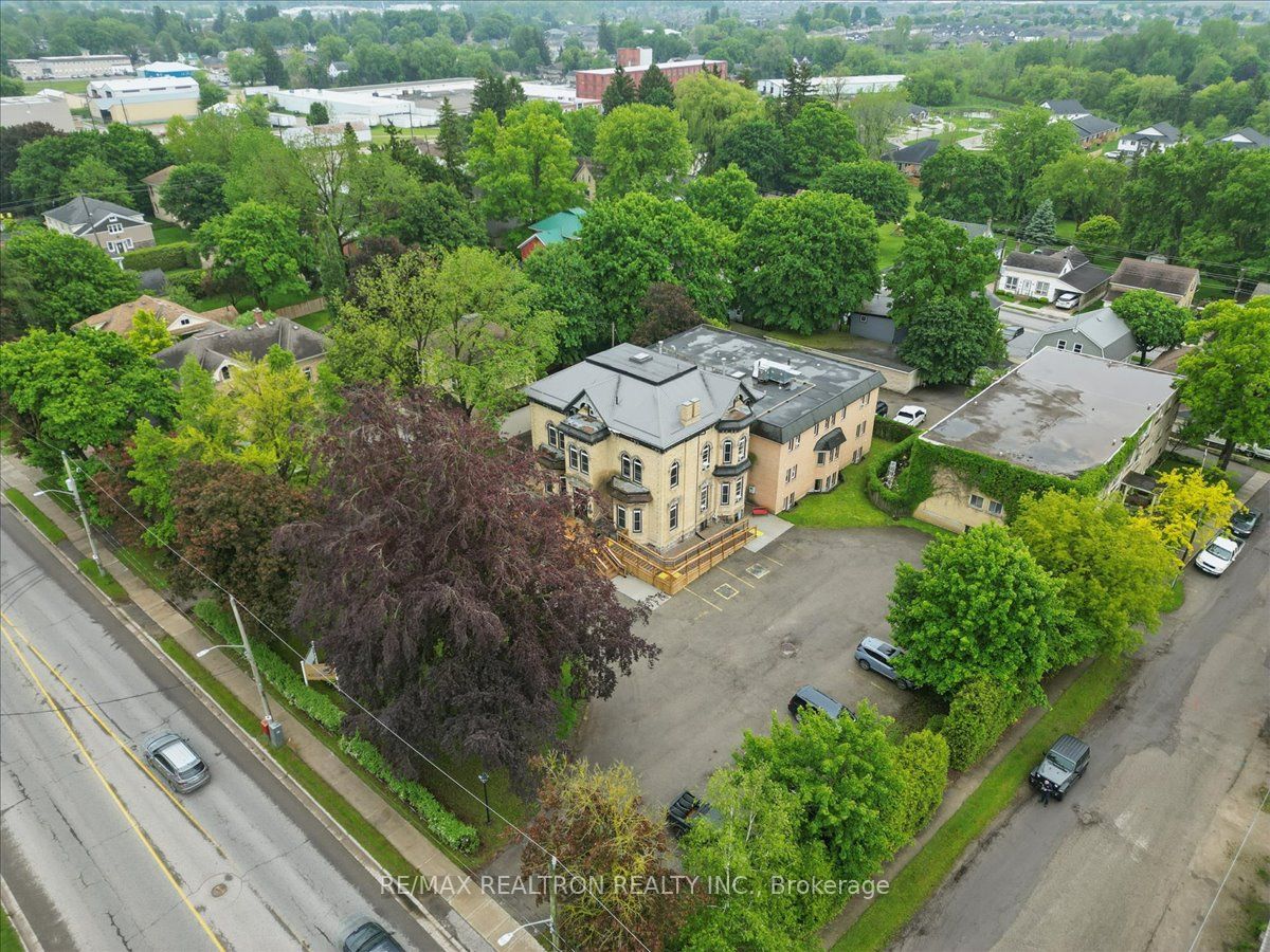 480 Main Street W Property Photo 26