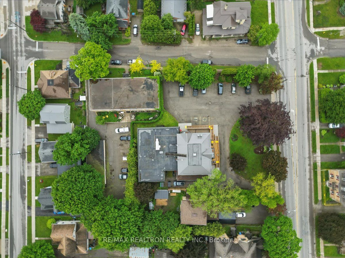 480 Main Street W Property Photo 29