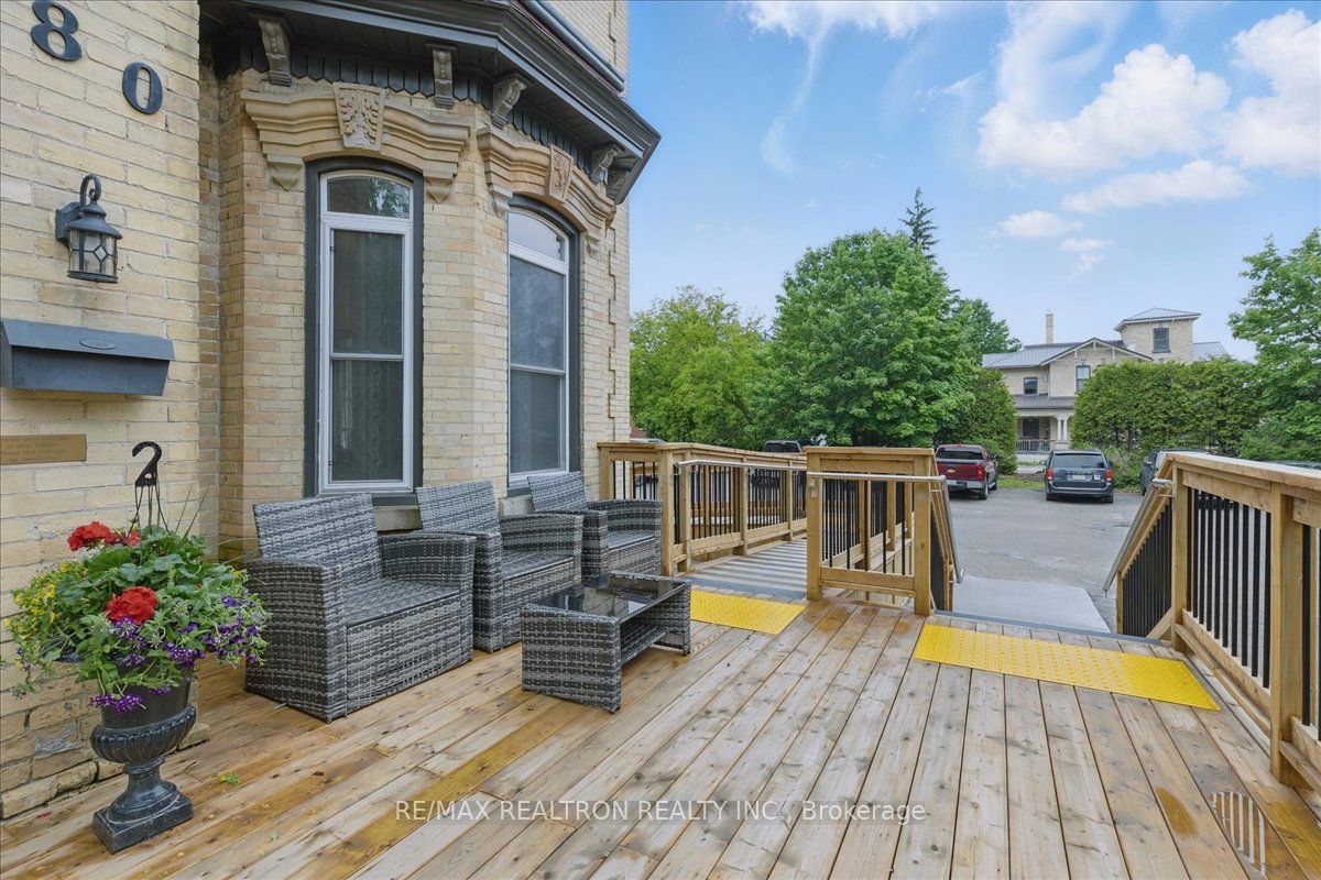 480 Main Street W Property Photo 34
