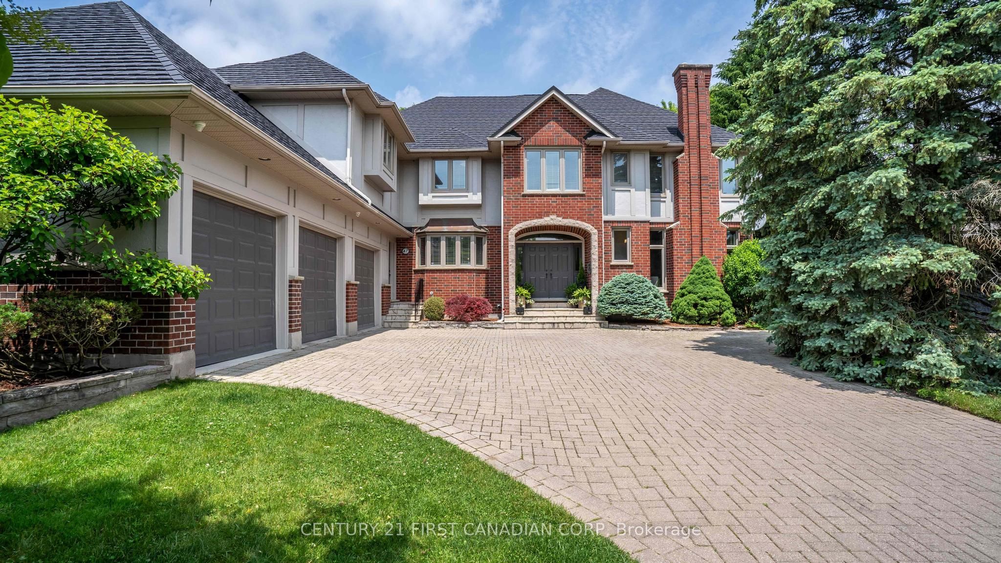47 Woods Edge Close Property Photo