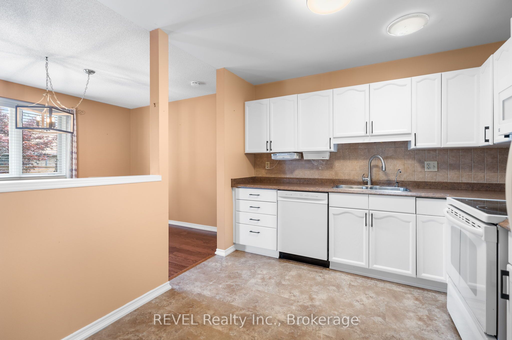 122 Bunting Road 55 Property Photo 5