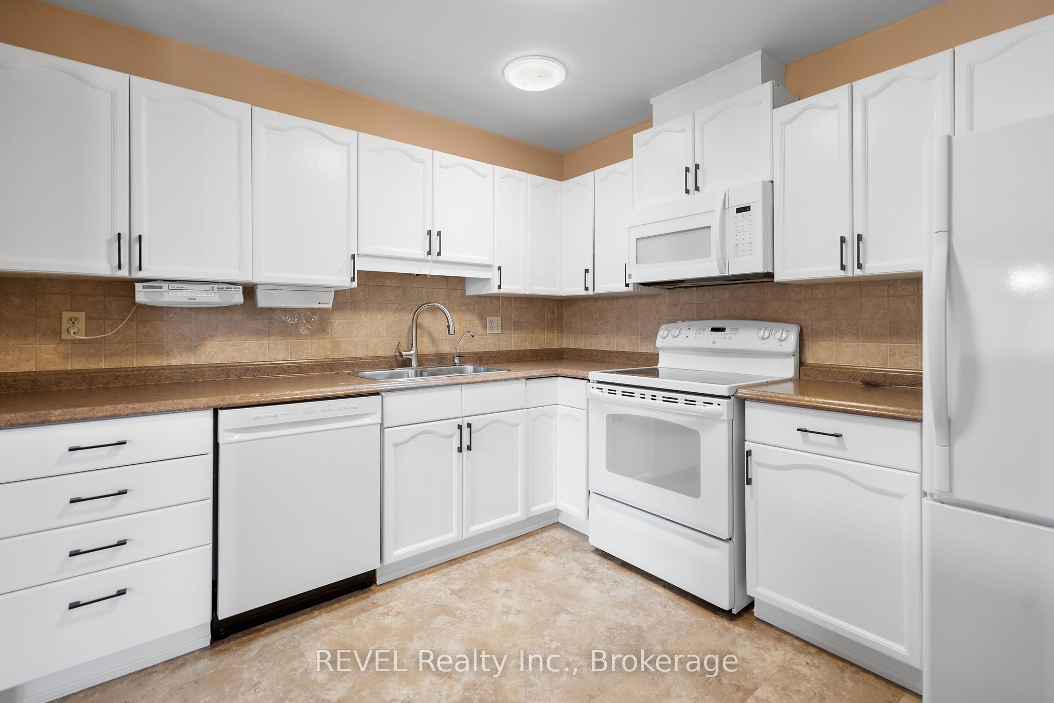 122 Bunting Road 55 Property Photo 6