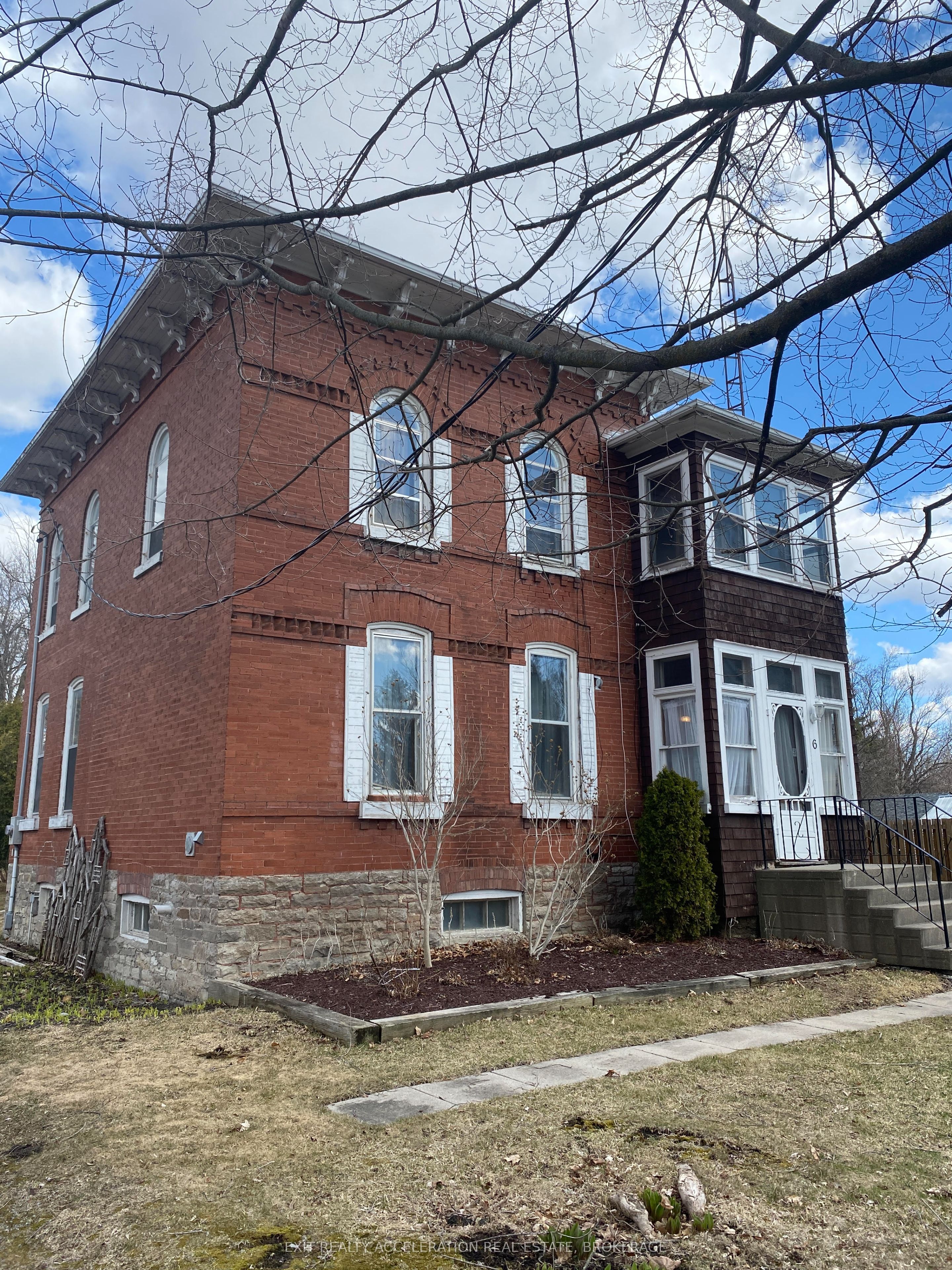 6 Ottawa St Property Photo 1