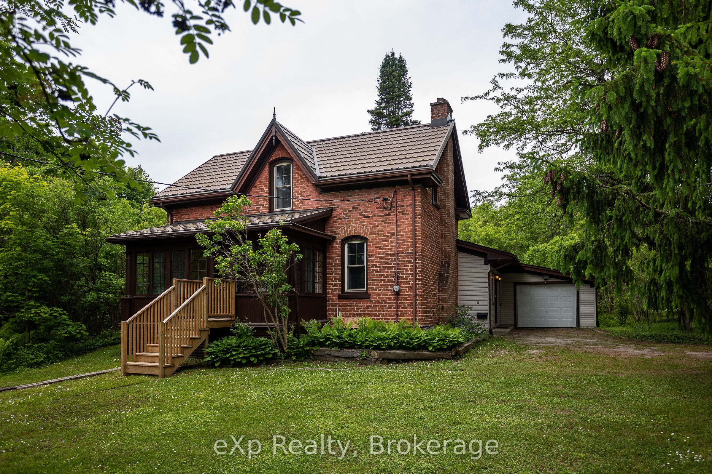 64 Garafraxa St Property Photo 1