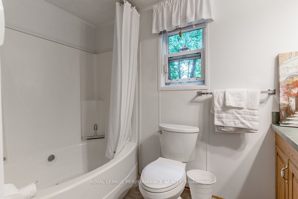 1080 Teena Colleen Private Property Photo 33