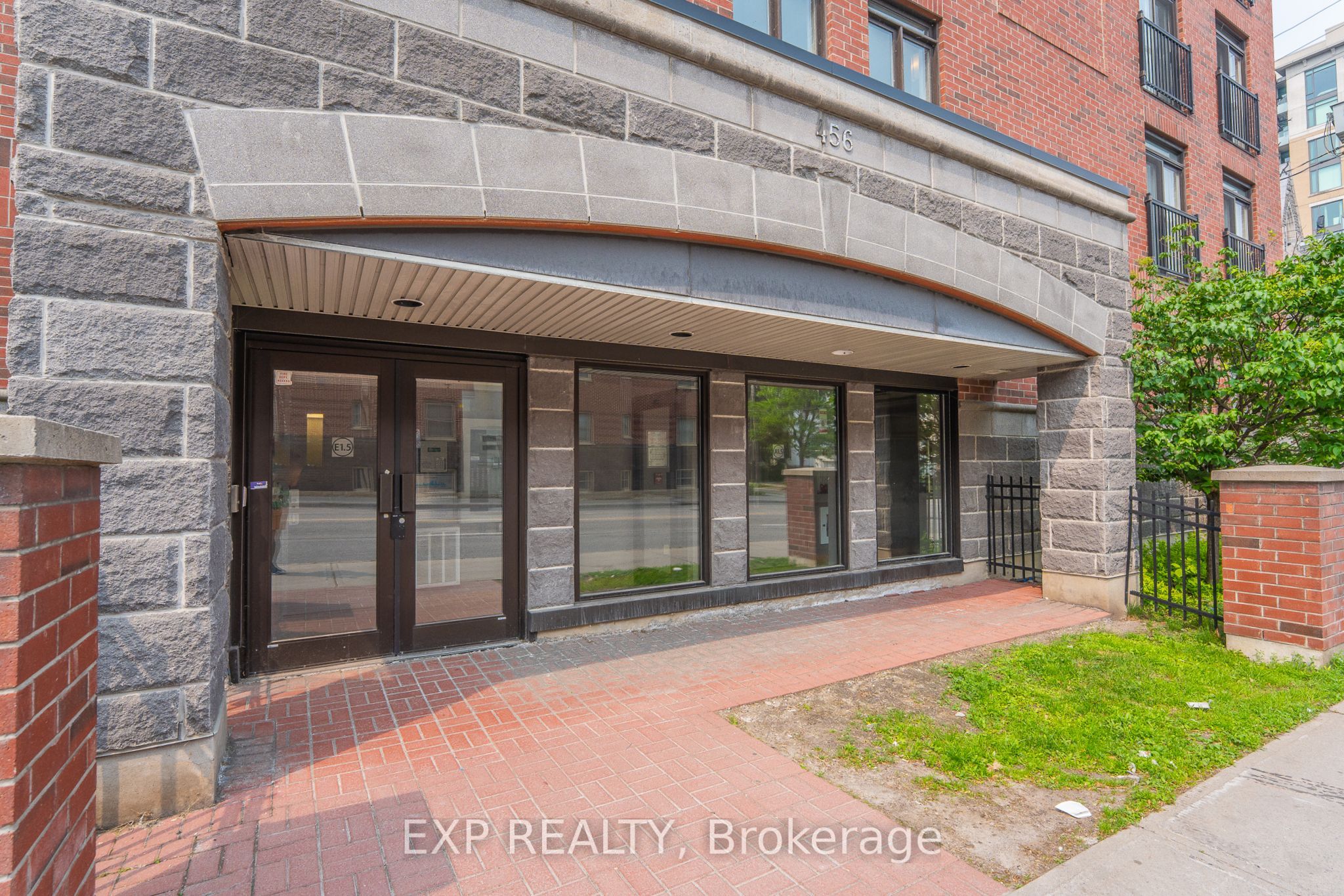 #403 - 456 King Edward Avenue Property Photo 1