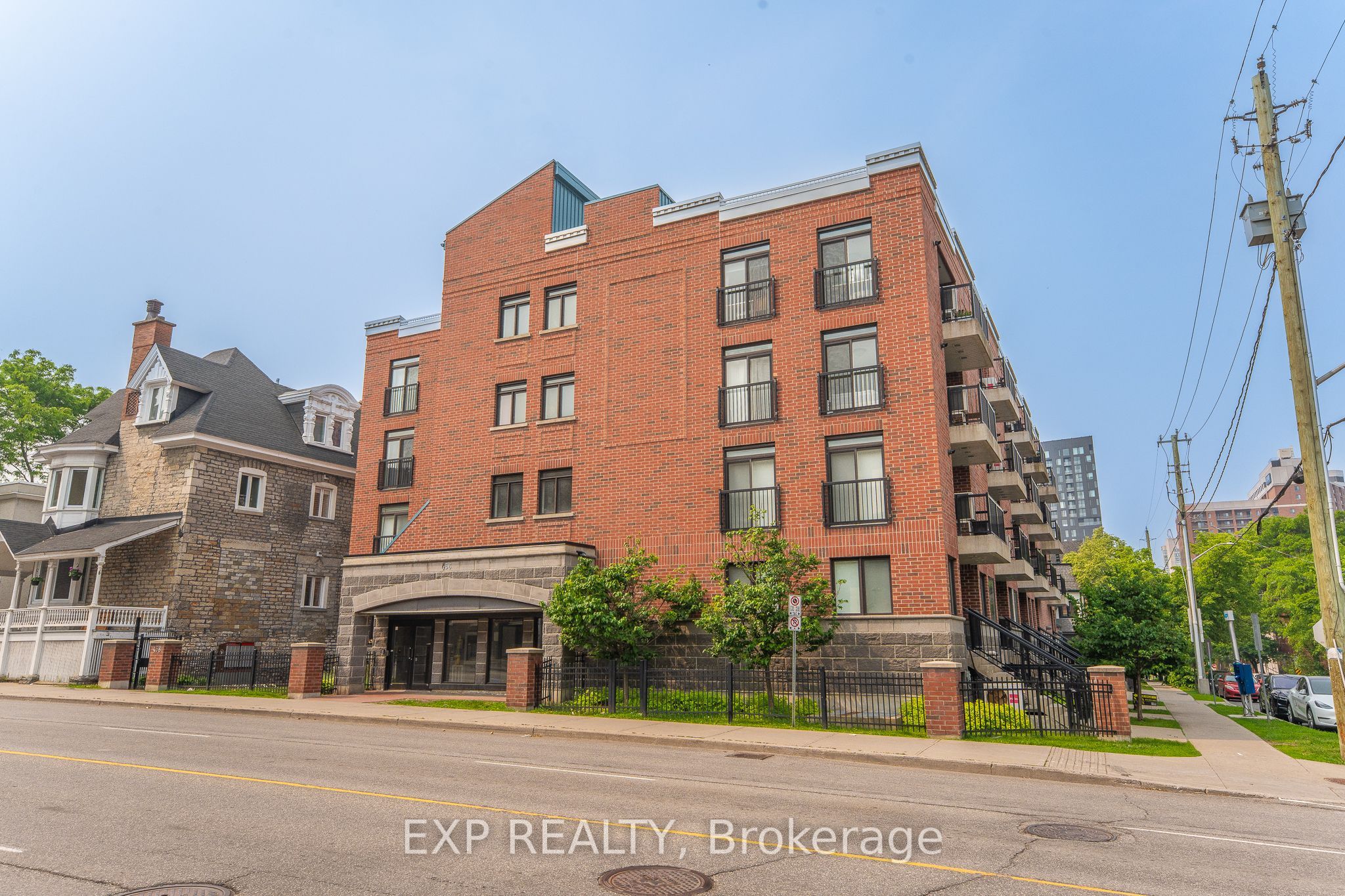 #403 - 456 King Edward Avenue Property Photo 3
