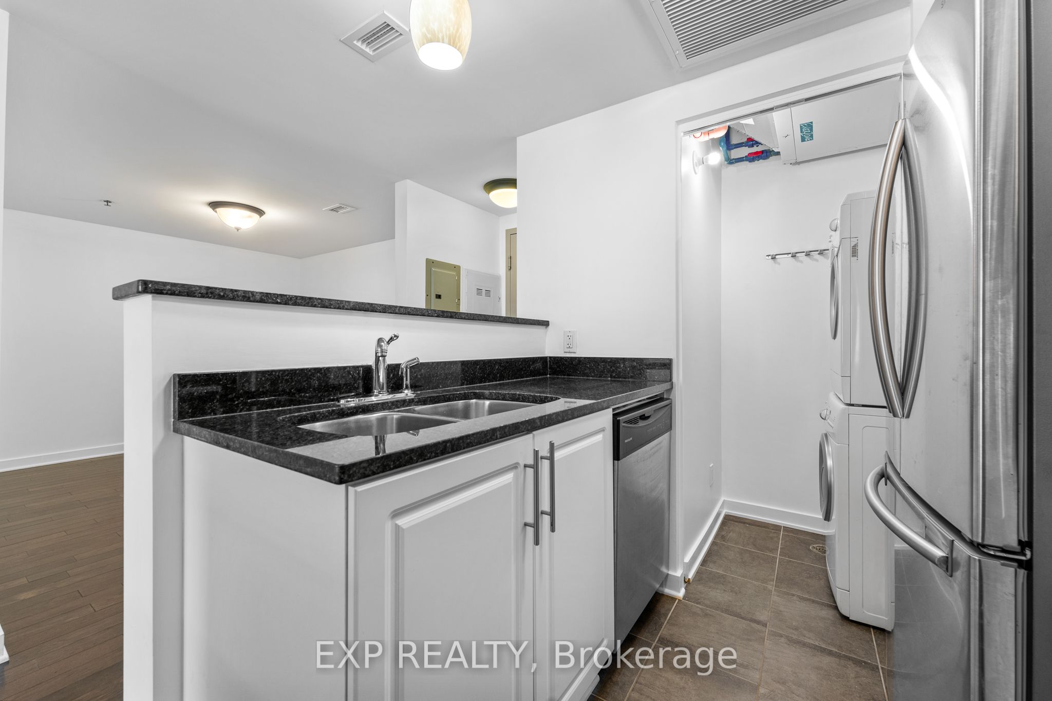 #403 - 456 King Edward Avenue Property Photo 14