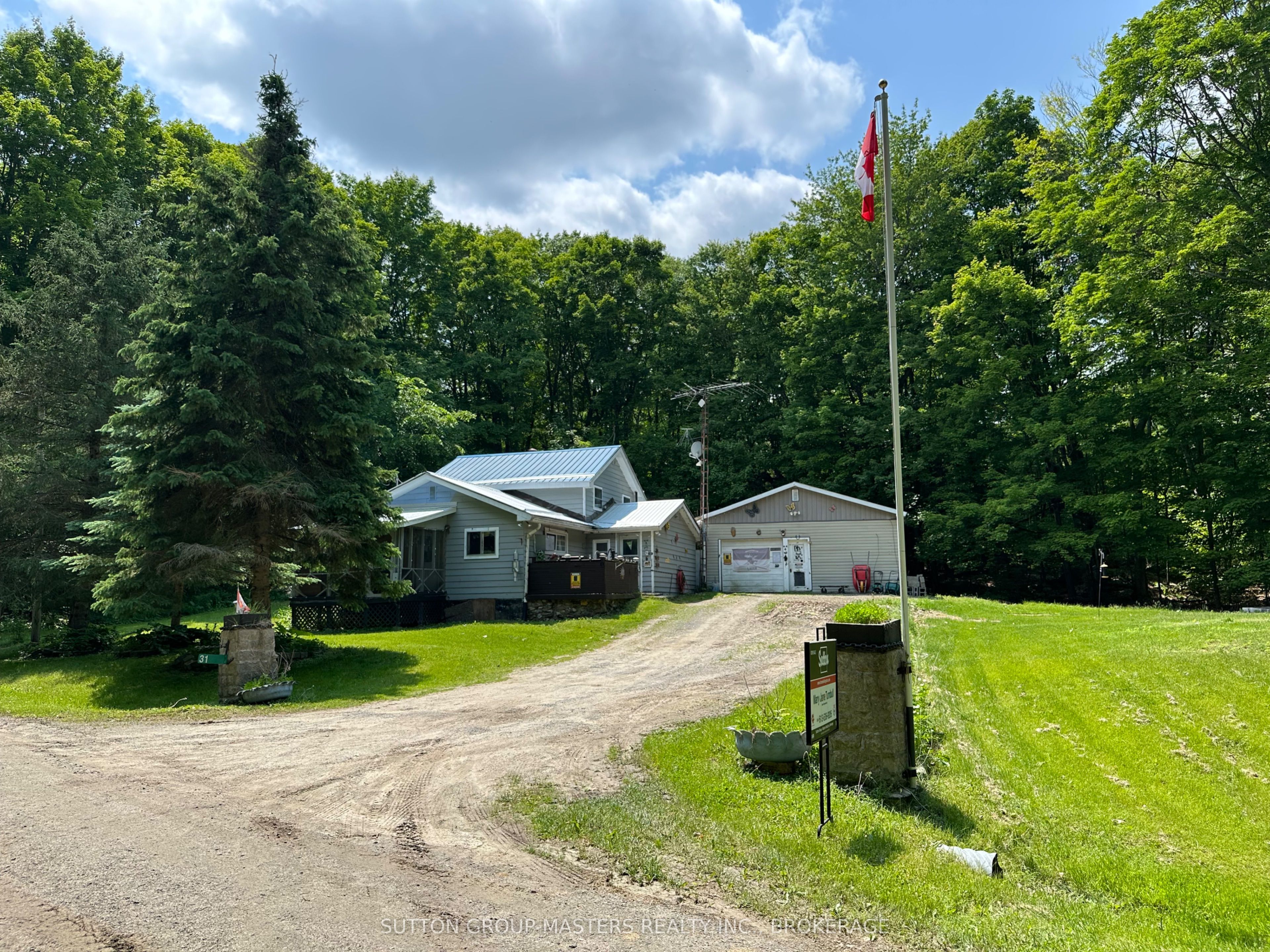 31 White Rd