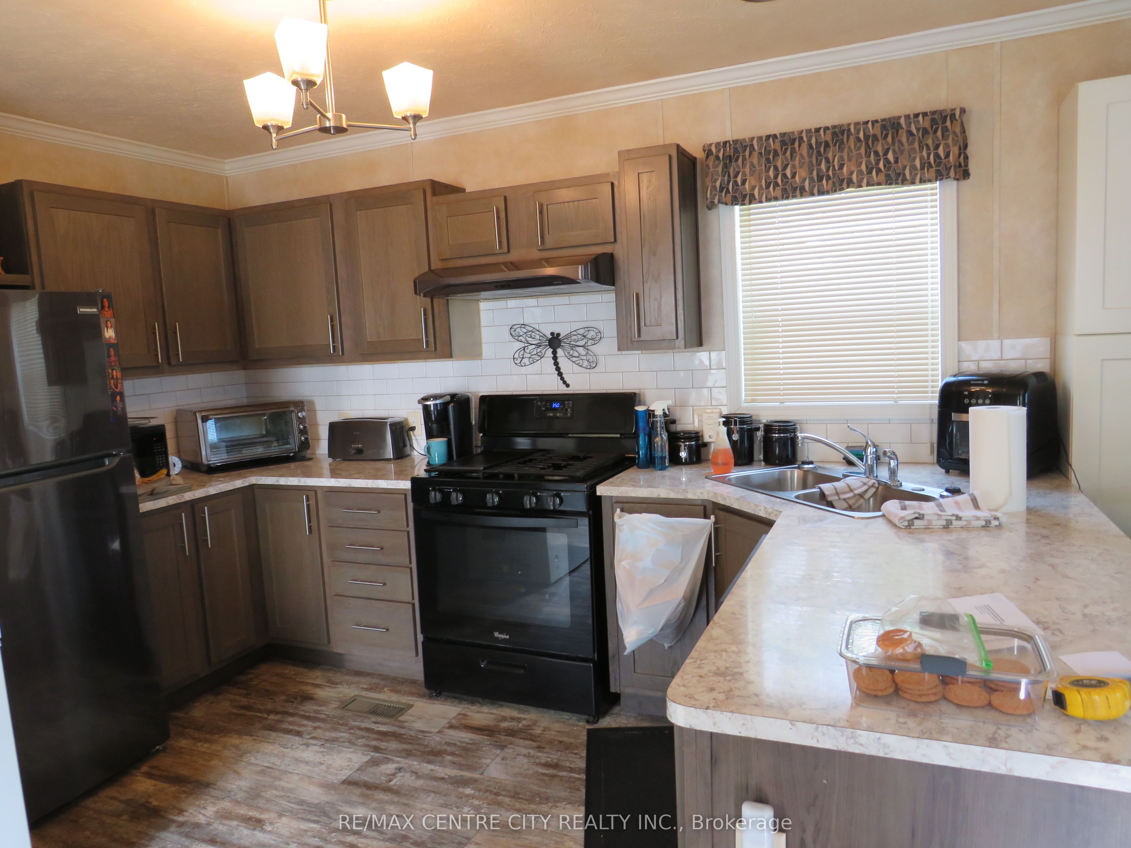 15895 Longwoods Road 106 Property Photo 8