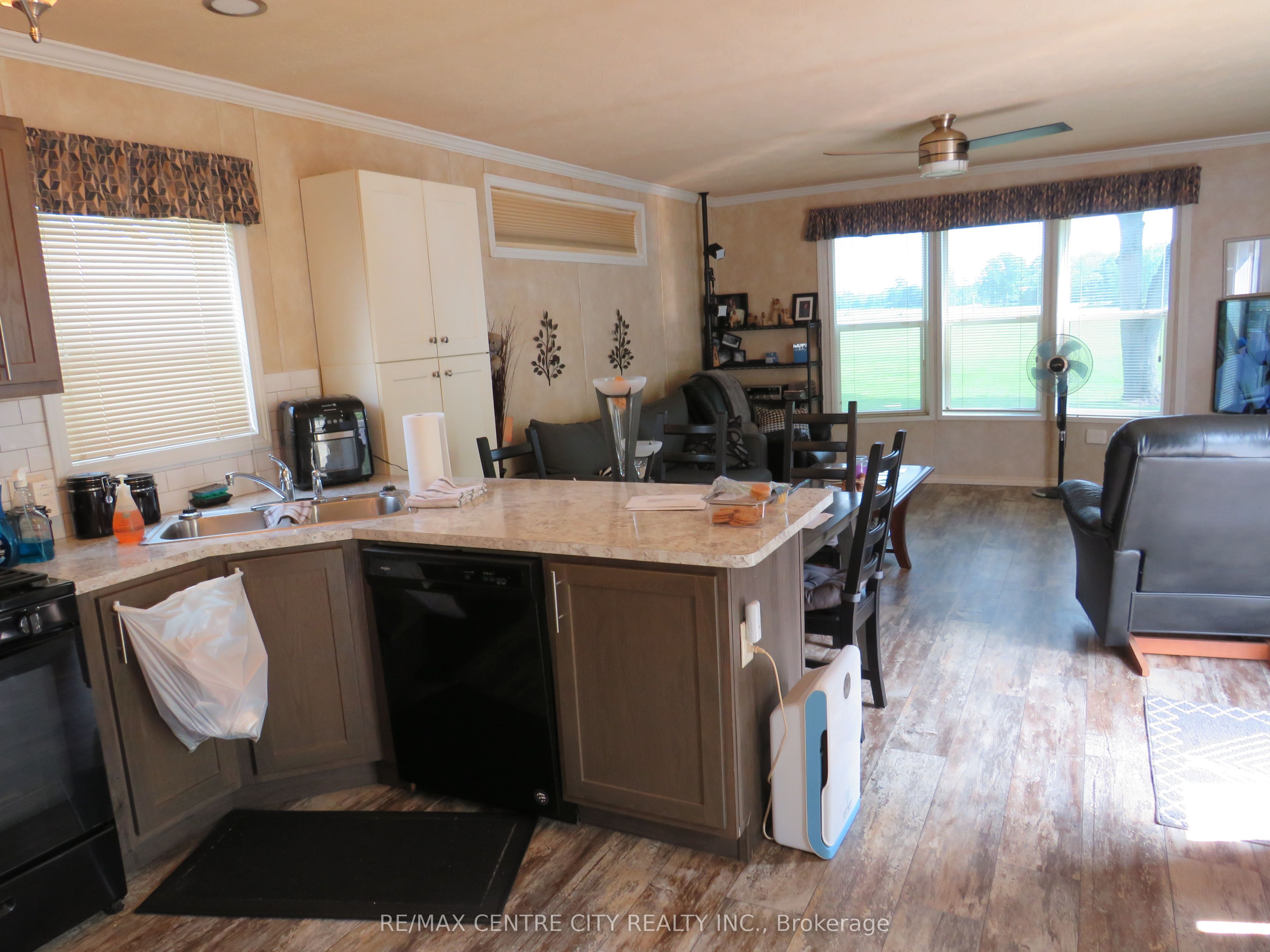 15895 Longwoods Road 106 Property Photo 9