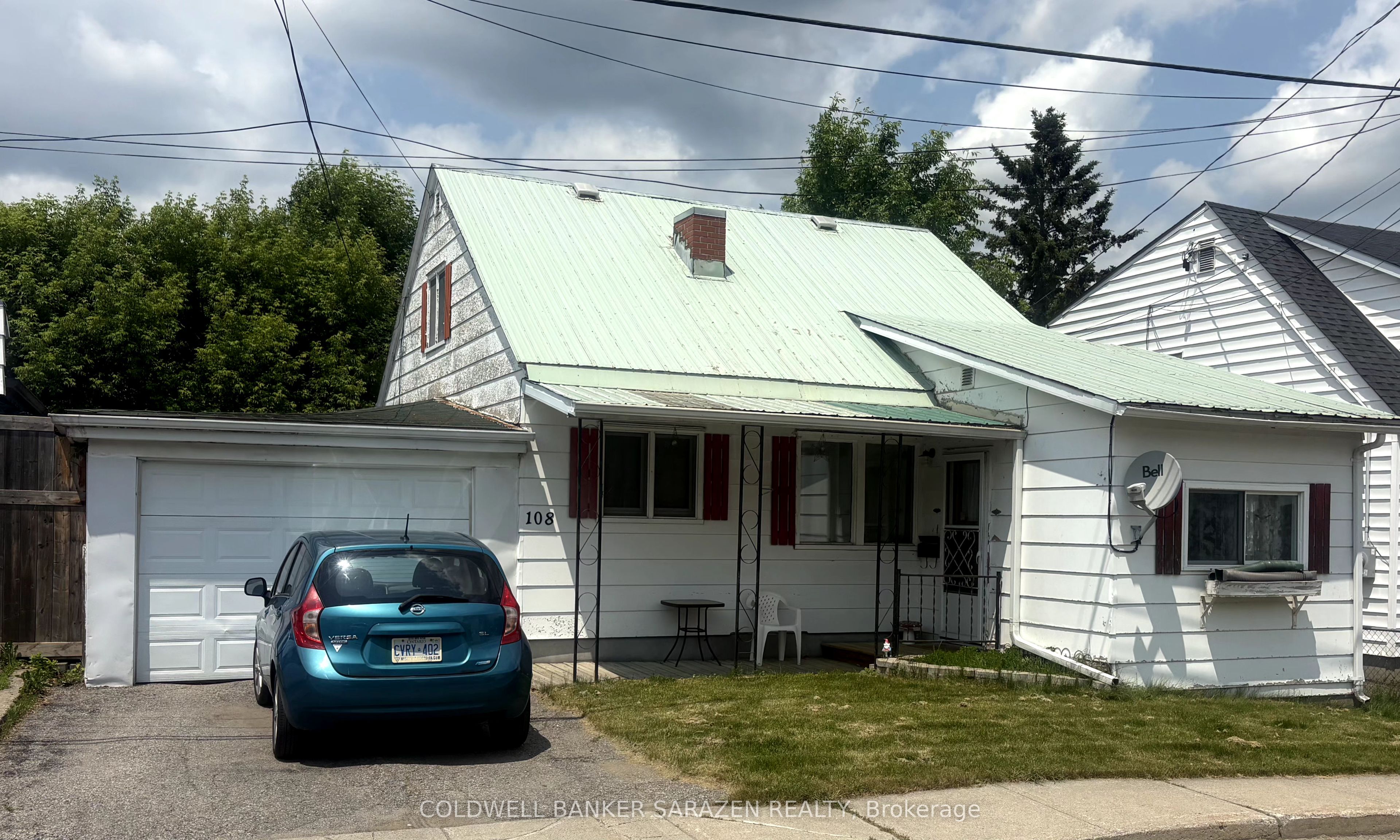 108 Russell St N Property Photo 1