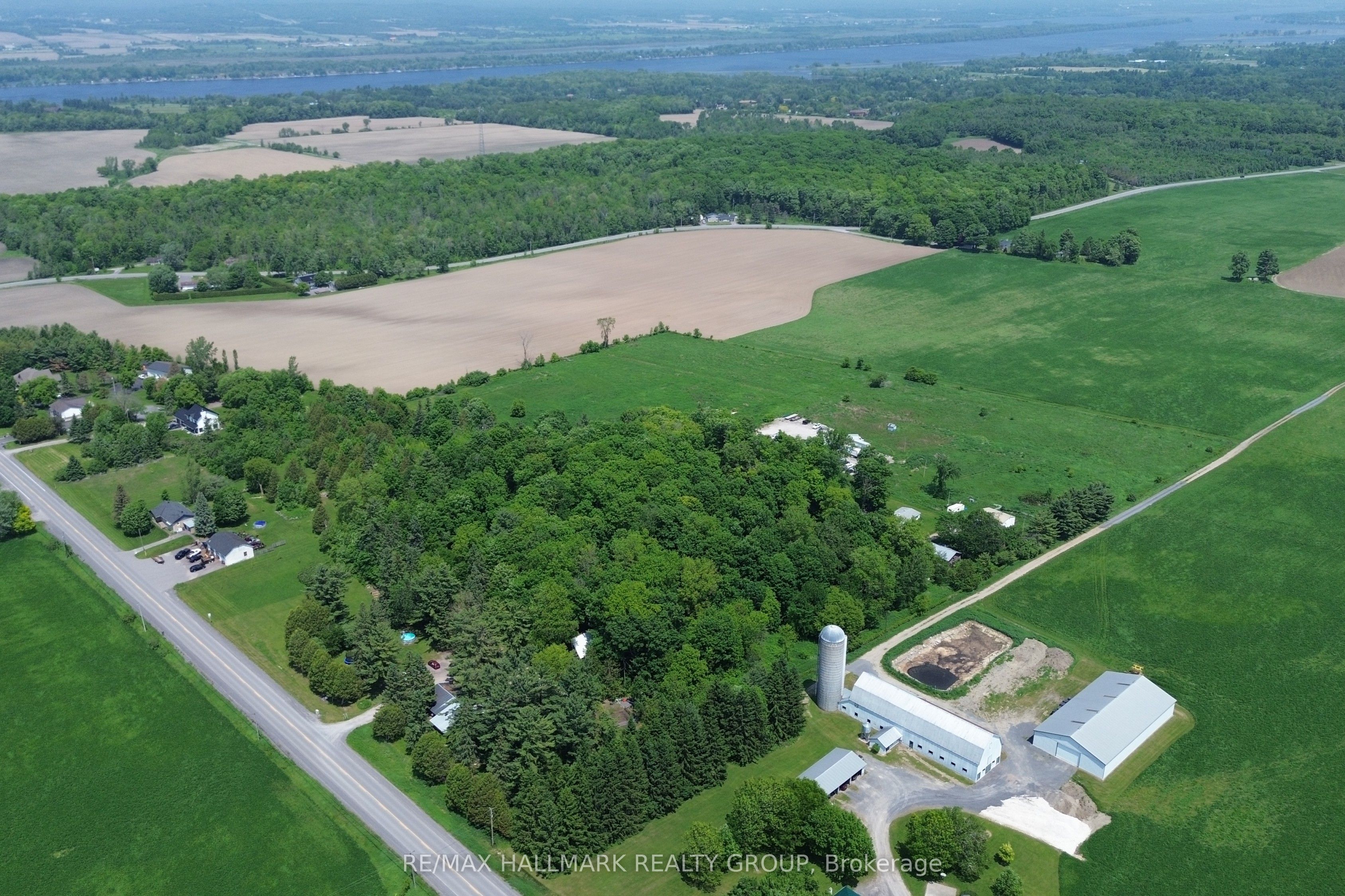 1675 Dunning Road Property Photo 3