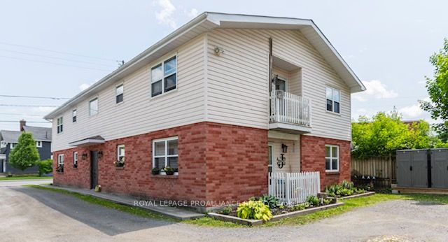 412 Victoria Street N Property Photo 1